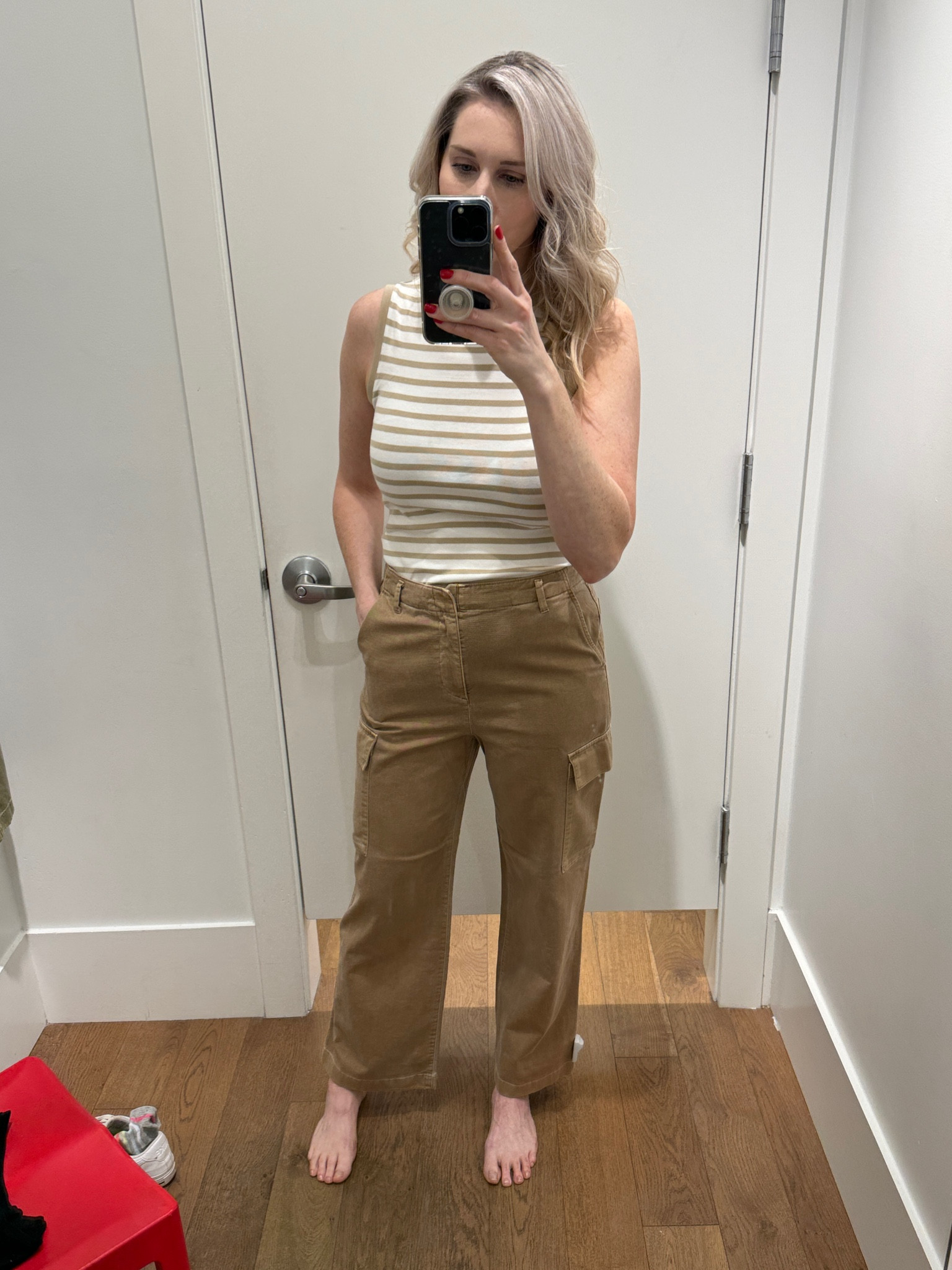 Cargo pants and Tee

Can we just let these cargo pants have a moment 😍. I’m 5’9 wearing a 4 regular 


#cargopants #basictee 

#LTKstyletip