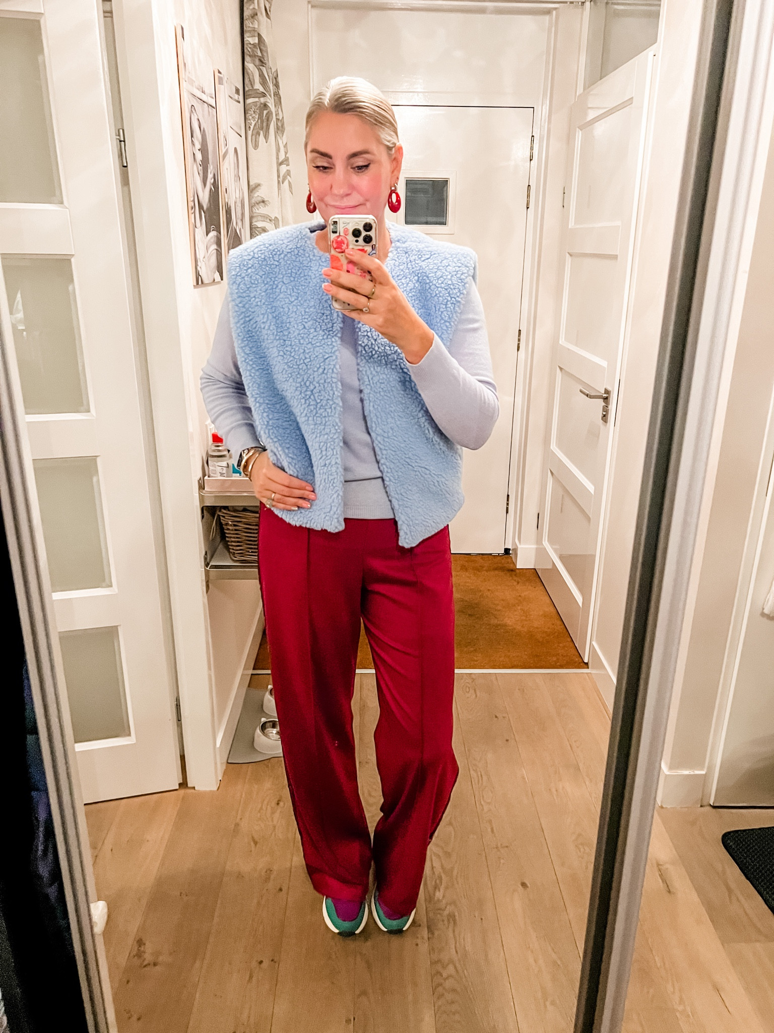 Ootd - Wednesday. Light blue wool v-neck jumper paired with a light teddy gilet (old) and burgundy wide legged trousers (Most Wanted, L). Chunky sneakers (Scapino). 



#LTKCyberWeek #LTKeurope #LTKautumn