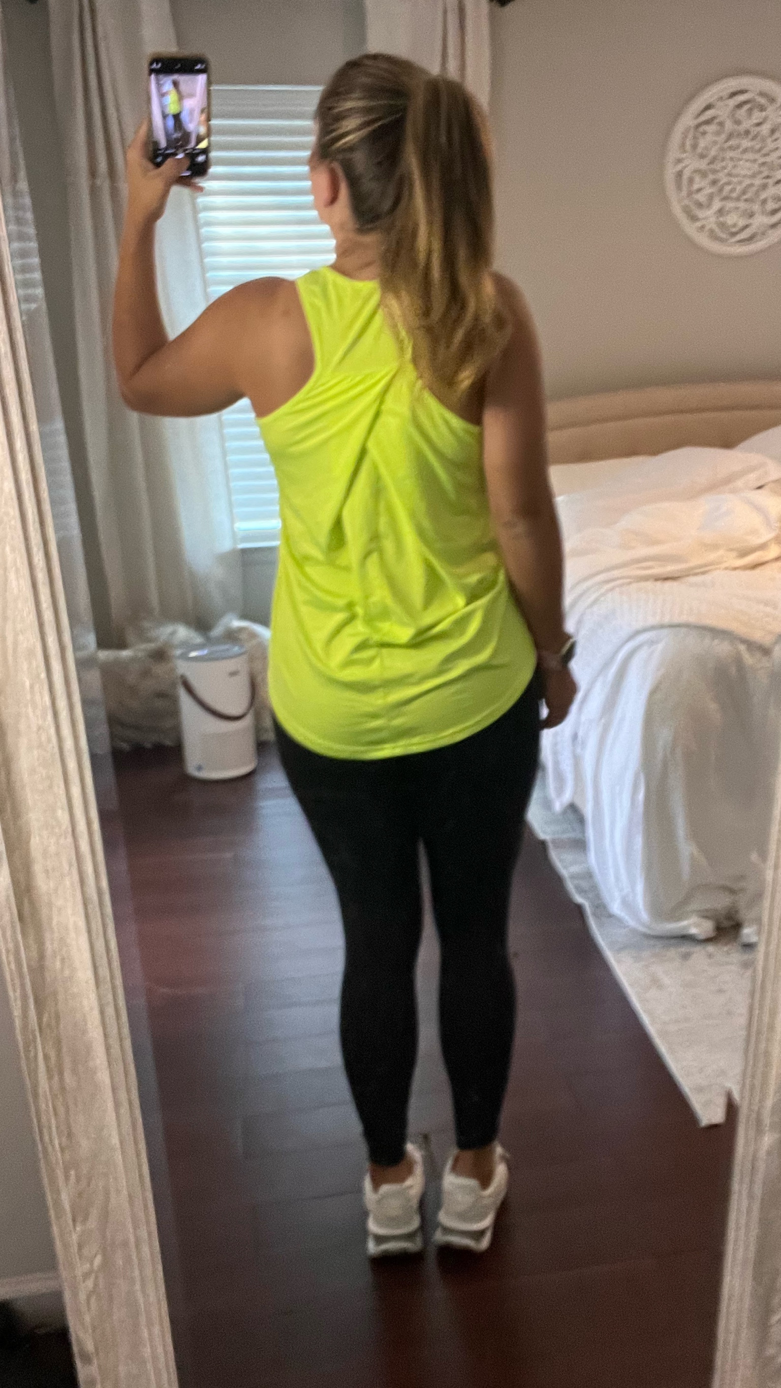 Gym outfit of the day 🤍 

#LTKFitness #LTKshoecrush #LTKmidsize