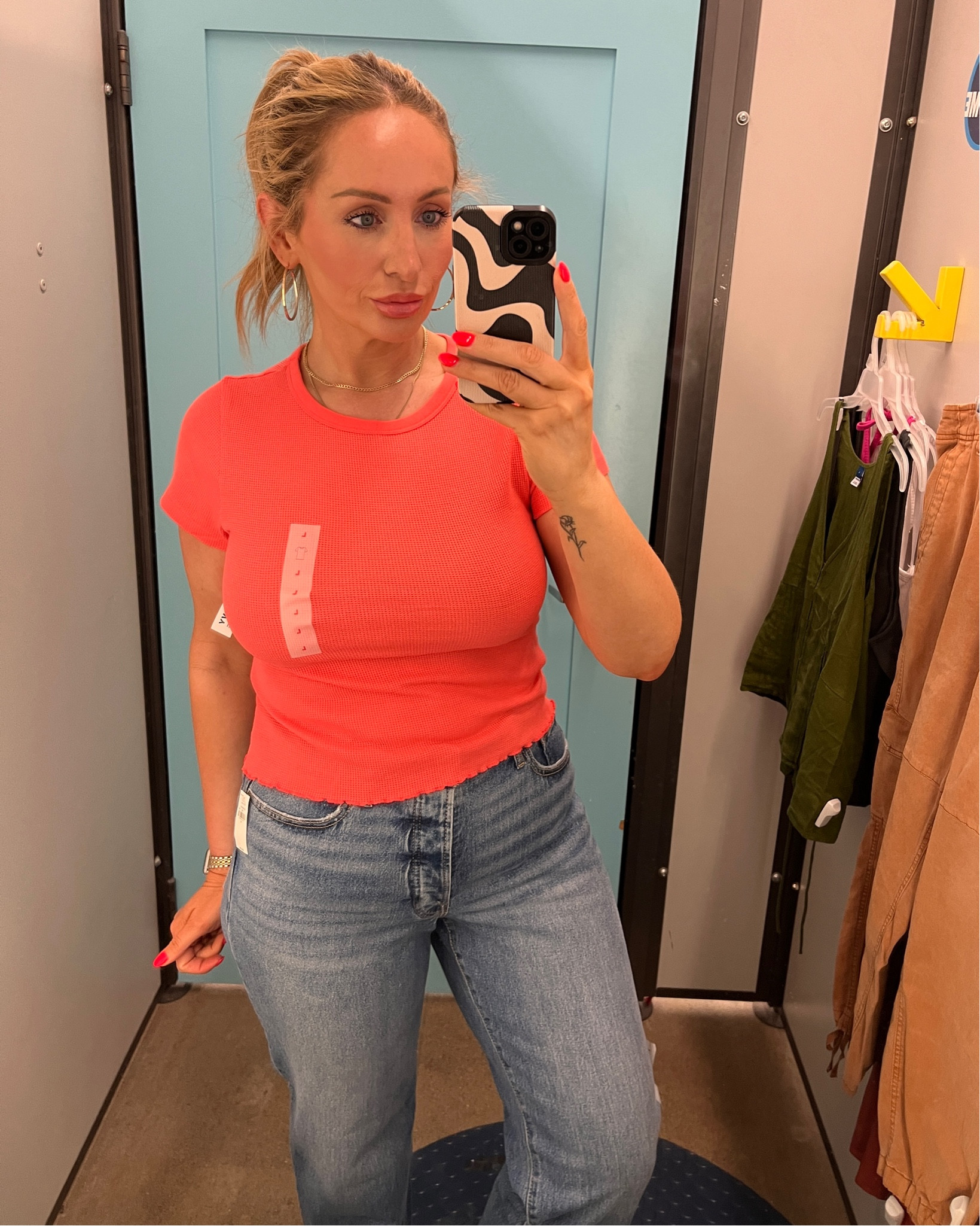 Old Navy lettuce trim tee. Wearing a large. 

#oldnavysale #oldnavyfinds #oldnavytop #midsizeoutfit #midsizestyle #midsize 

#LTKsalealert #LTKFind #LTKstyletip