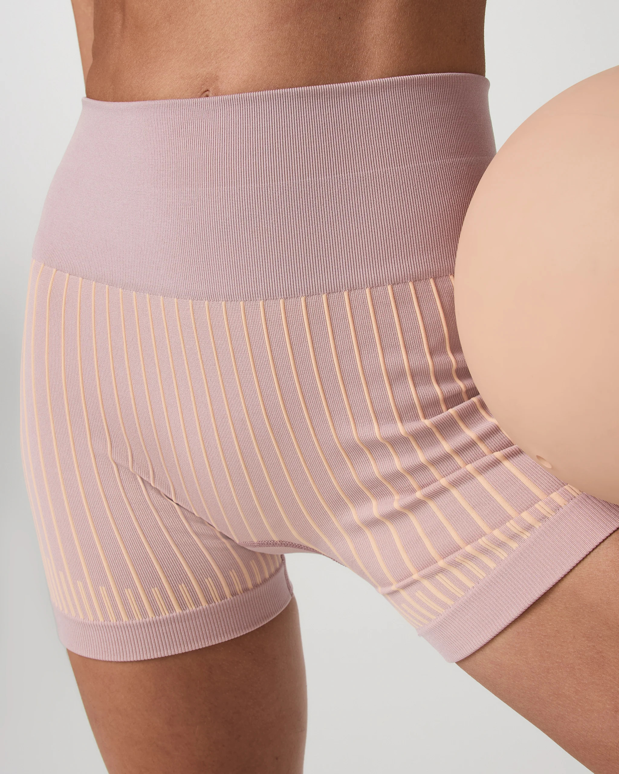 Bi-Color Seamless Bike Short 4" – Light Peach/Desert Mauve – Vuori | Vuori Clothing (US & Canada)