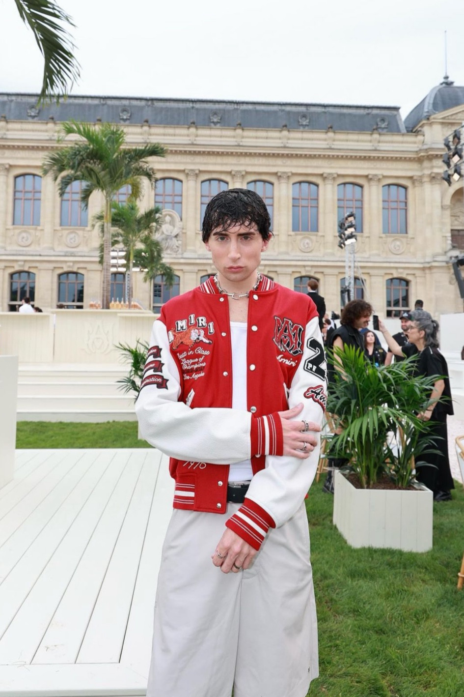 veste vintage détails écussons, bomber esthétique rock’n’roll, veste manches en cuir, veste teddy Amiri, bomber rouge et blanc, short long crème, street style, mens fashion week, paris fashion week

#LTKmens #LTKFind #LTKstyletip