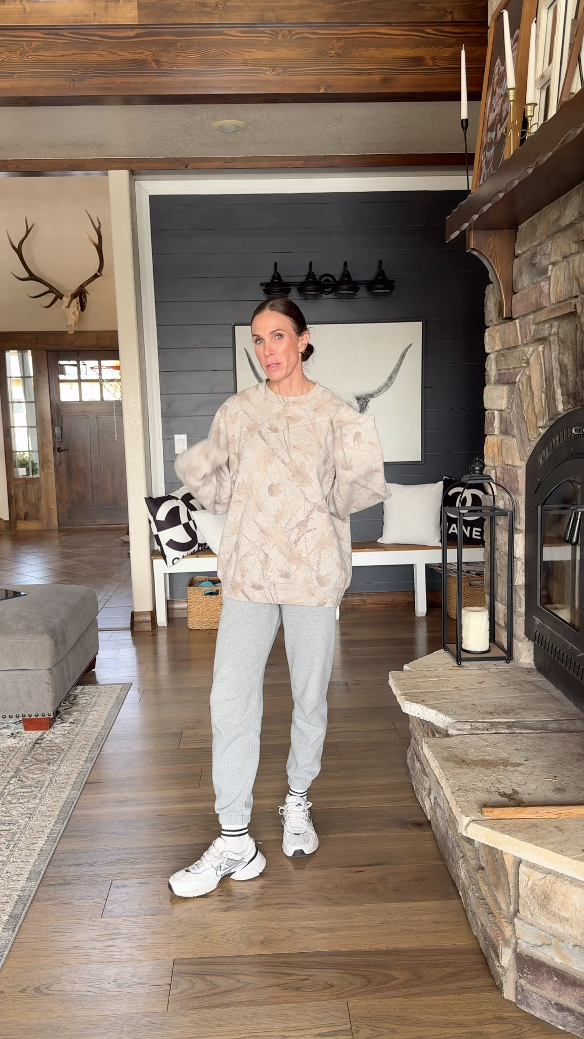 Cozy and comfy cool mom vibe
Sweatshirt Abercrombie 
Sweats and shoes Nike
Socks Amazon 
