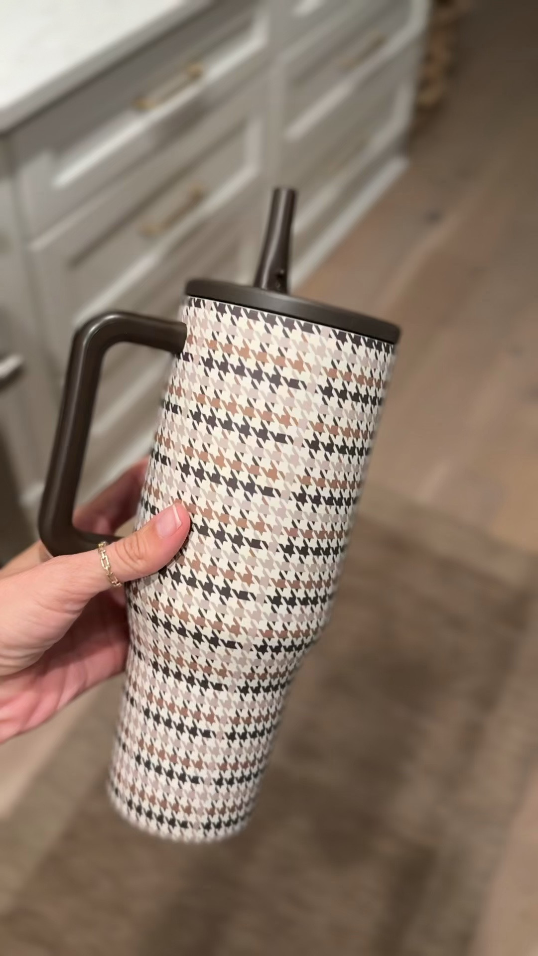 fall hydrojugs // love the houndstooth

#LTKootd #LTKgrwm #LTKmomlife