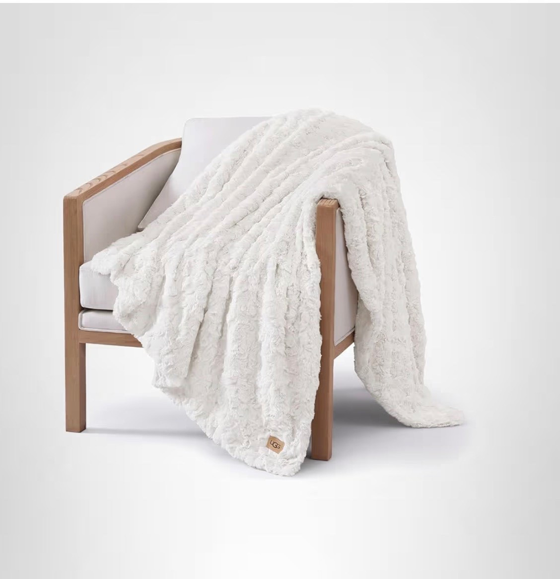 UGG blanket is almost 50% off! 

#LTKHoliday #LTKCyberWeek #LTKSaleAlert