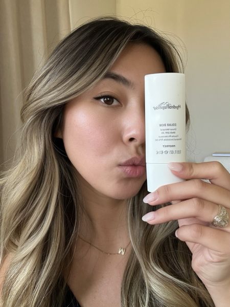 Summer is just around the corner - don’t slack on using your sunscreen!! ☀️

What I love about the @hydropeptide Solar Dew:
- lightweight on my skin 
- no white cast
- no greasy after feeling 

Definitely worth a try!! 