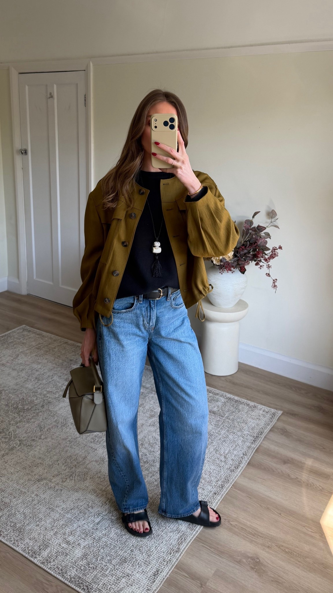 Styling barrel leg 👖 20% off at Abercrombie: AFXLTK 

Size 12 in the M&S jacket
Small in the Uniqlo jumper
M&S necklace
25 Long in the high rise Abercrombie barrel leg jeans 
Birkenstock Eva arizona sandals
Loewe puzzle bag

