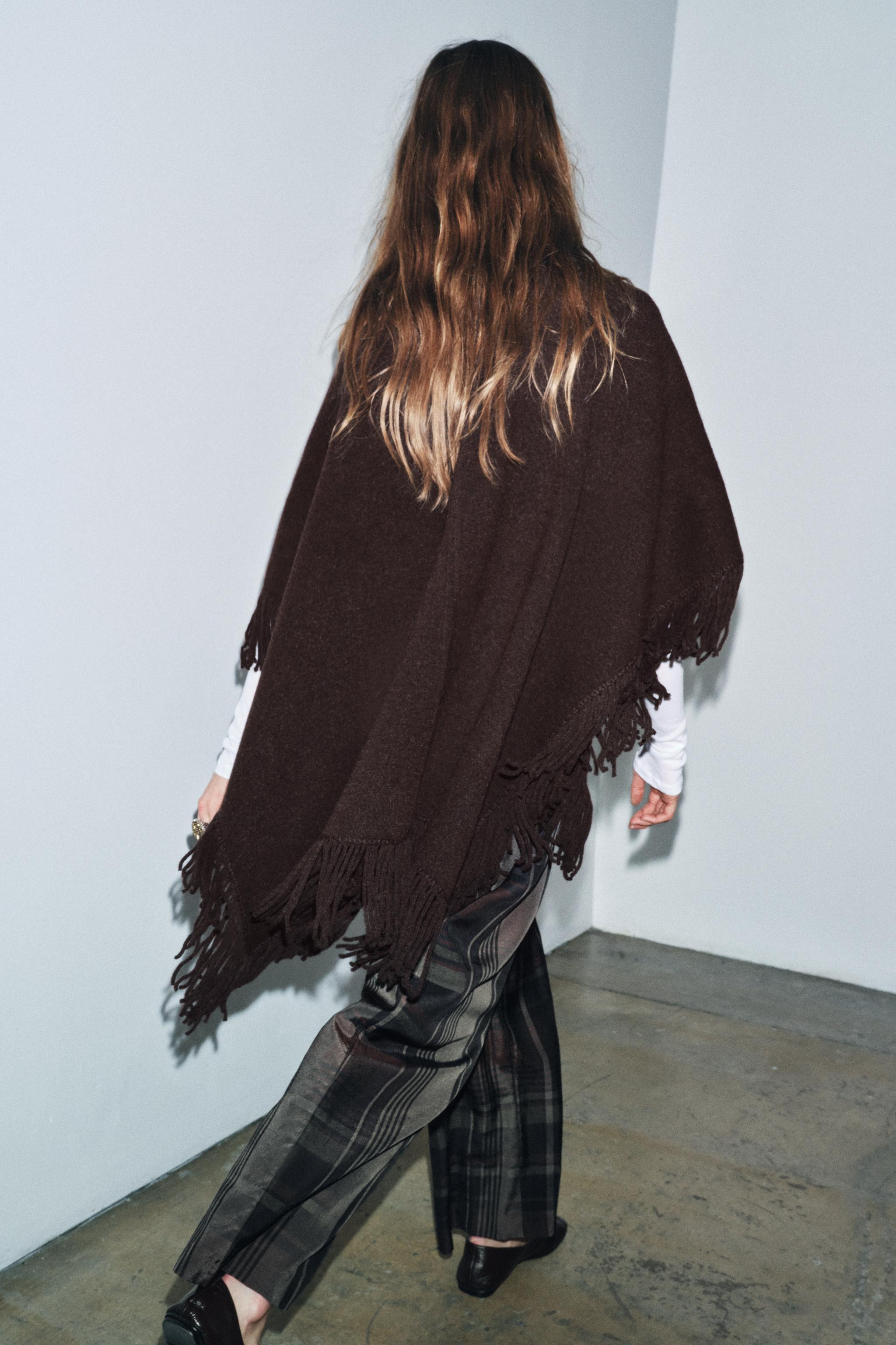 FRINGED KNIT CAPE | Zara UK