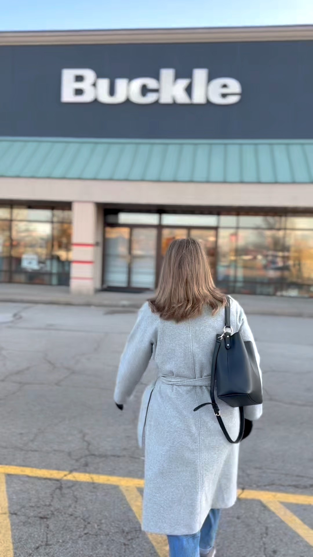 Real talk… an everyday jean edit! 

I have my favorites but I always like to explore different styles to see what’s new. I’ve got more of a hourglass shape and longer torso (why I prefer high rise) so my picks are centered towards my shape. I’m also 5’7” and want a universal jean. 

👖 The Buckle Black 53 is a classic jean and truly perfect if you love mid-rise!

👖 The Hidden Ella was just so comfy. I’d say for someone wearing jeans all day and moving around, these would be a great pick.

👖 The BKE Billie is my choice. High-rise but doesn’t cut you. No gapping for me. And I’ve got quite a few of this fit in my closet so I know I love and will wear them!

