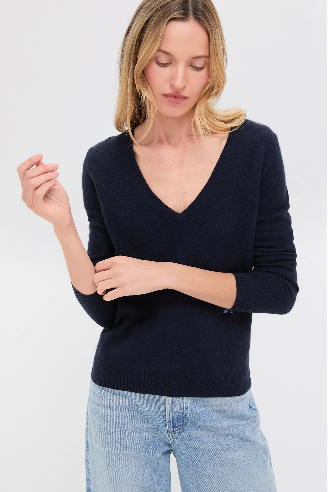 Navy Cashmere V-Neck Sweater | Tuckernuck (US)