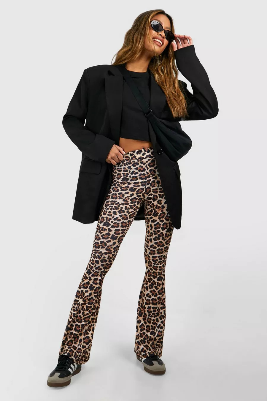 Pantalon flare taille haute à imprimé léopard | Boohoo.com (FR)