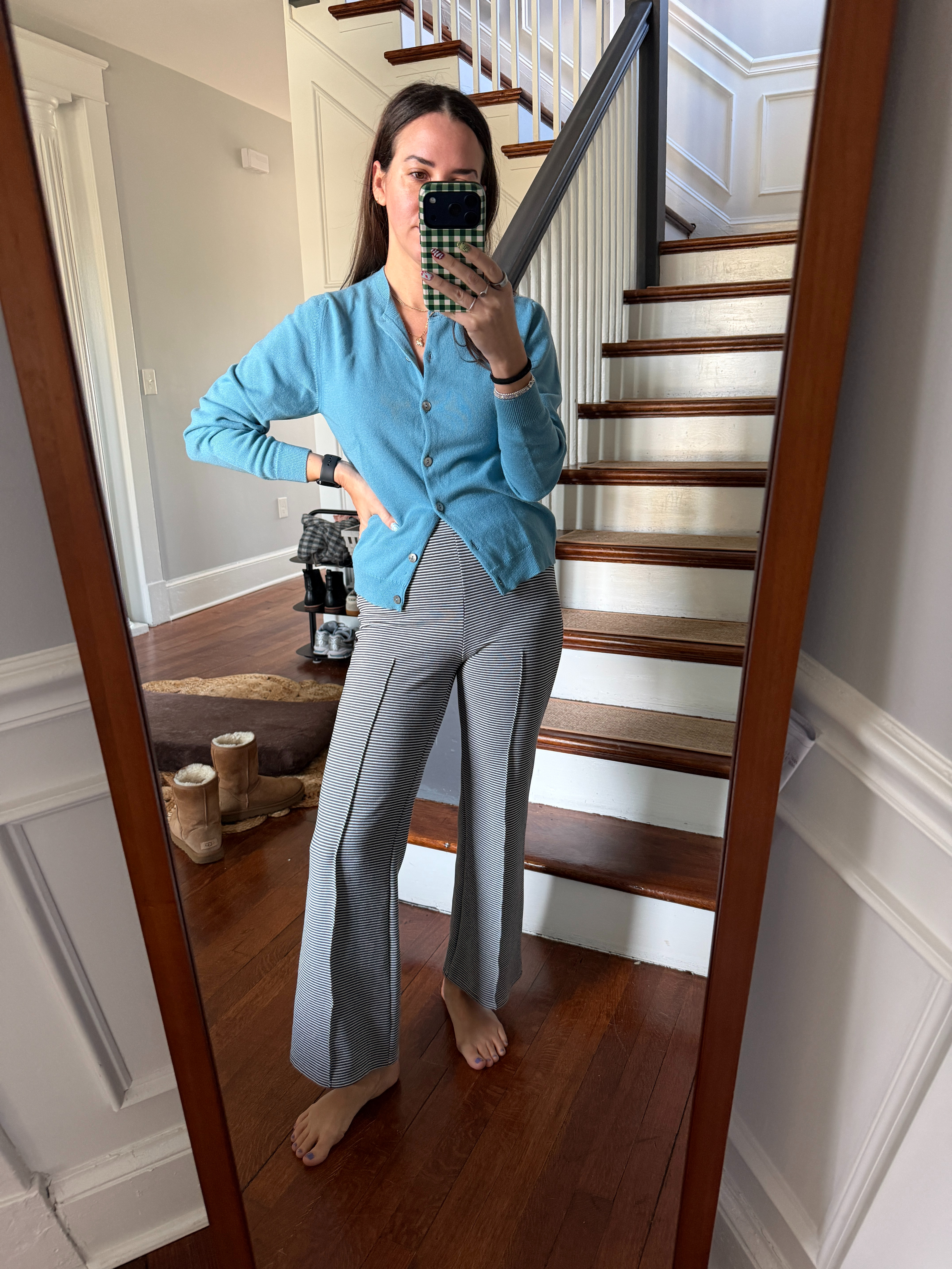 striped donni kick flare pants with a robin egg blue vintage cardigan - the perfect work from home outfit .

work from home. wfh. casual ootd. comfy ootd. donni kick flare. blue cardigan. 

 

#LTKootd #LTKWorkwear