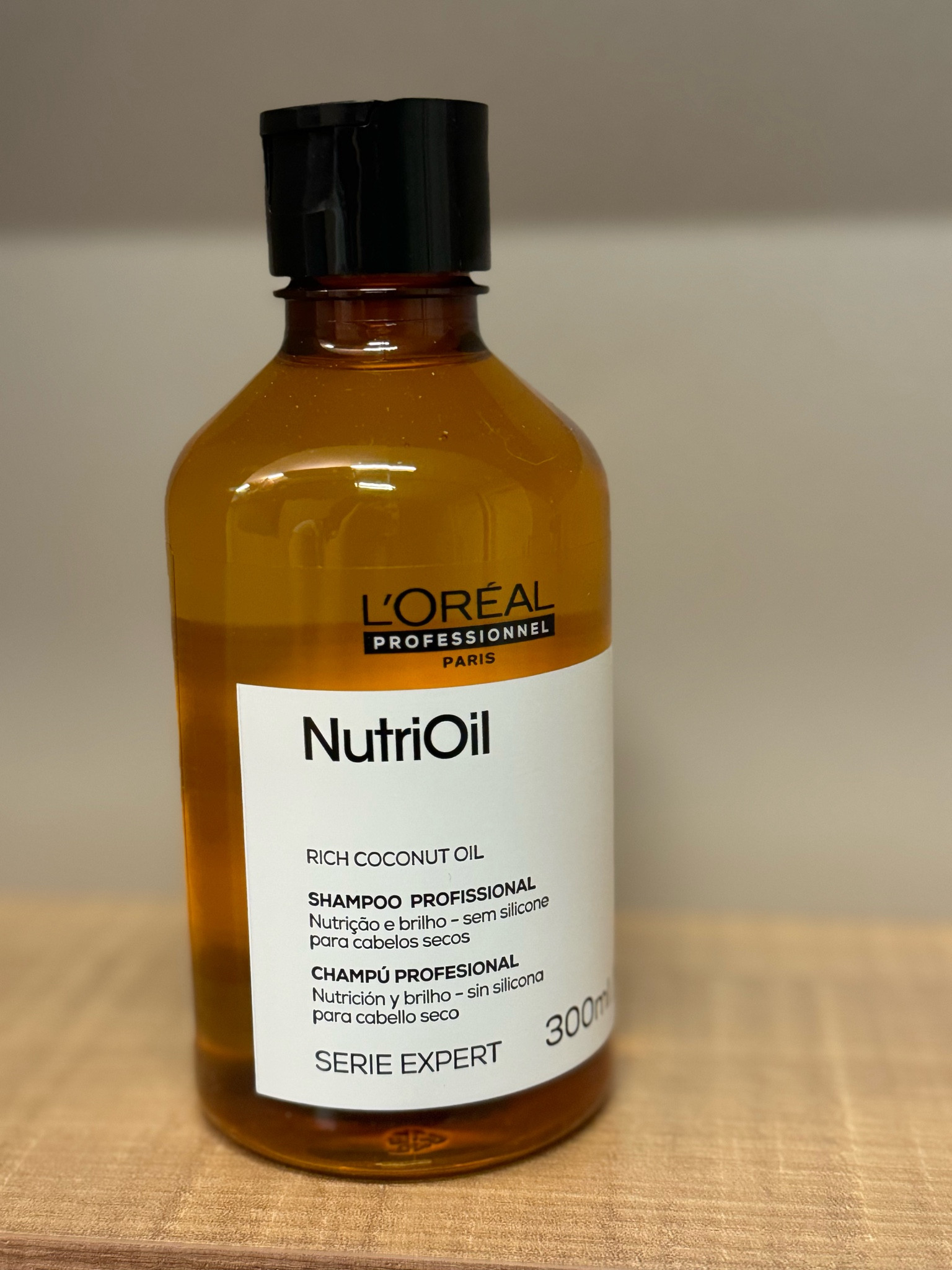 Aproveitando que estou falando sobre cabelo, tratamento de nutrição, indico a linha Nutrioil da LOREAL. 
Produz uma espuma gostosa, limpa bem os fios, não deixando ressecado. 
Cabelo sem brilho e vida? Invista na Nutrição. 

#LTKbeauty #LTKbrasil #LTKwinter