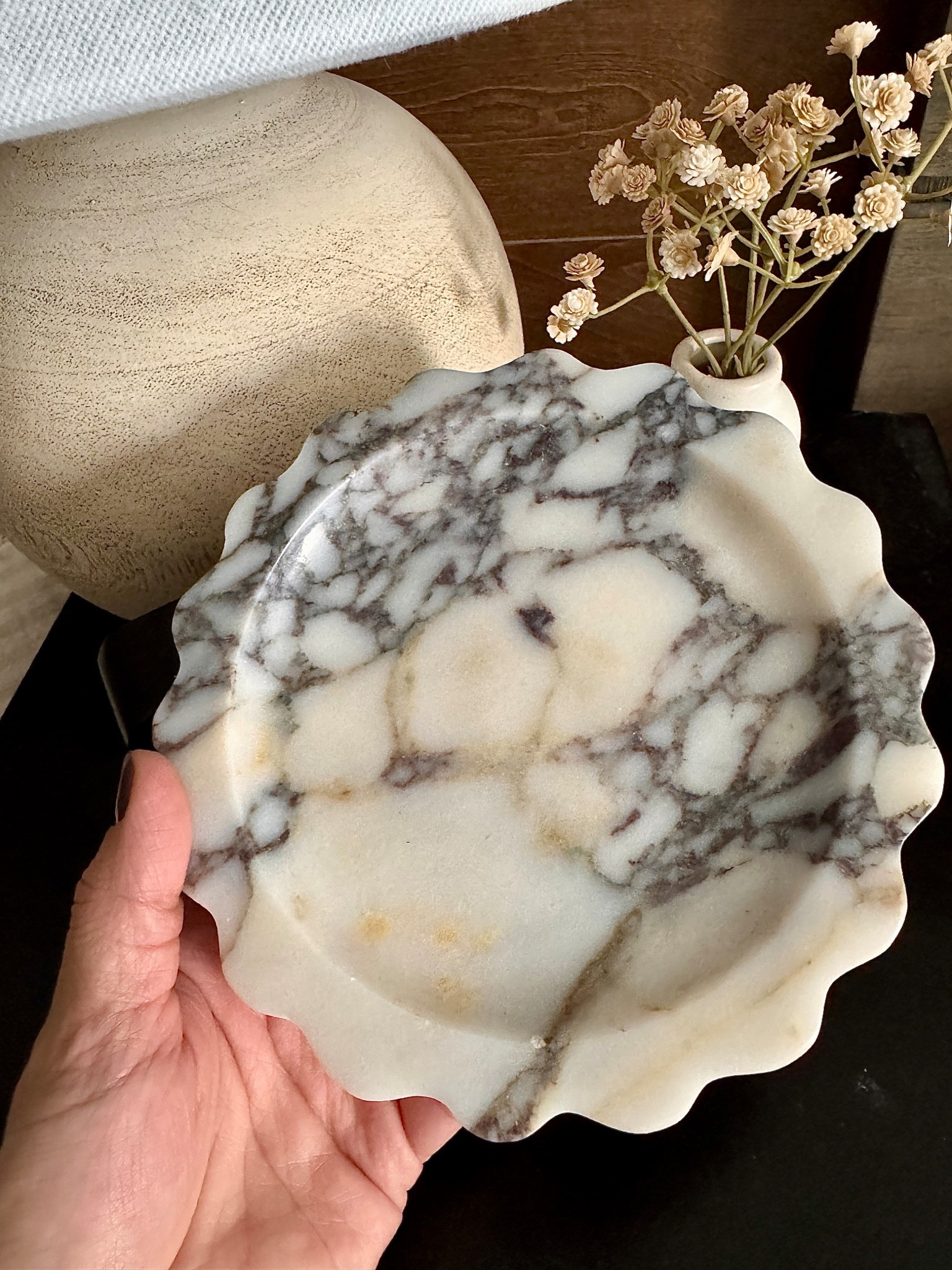 This gorgeous tray just came in! It’s so beautiful and the marble is luxurious! So many uses. Think I’ll place a candle on it for now ❤️ 

#homedecor

#LTKValentine #LTKHome