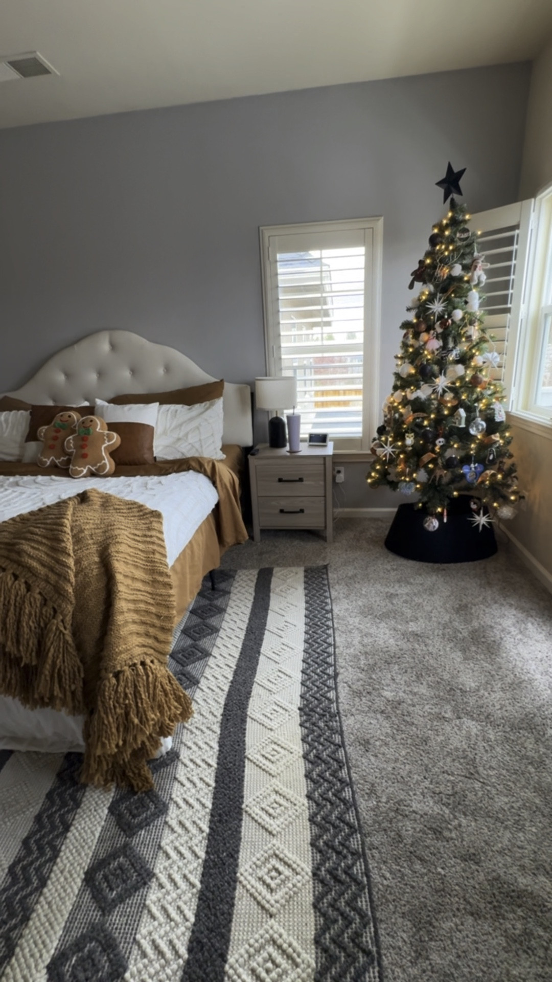 Sprinkling a little Christmas in our bedroom 🎄🎅🏻

#LTKHoliday #LTKSeasonal #LTKHome