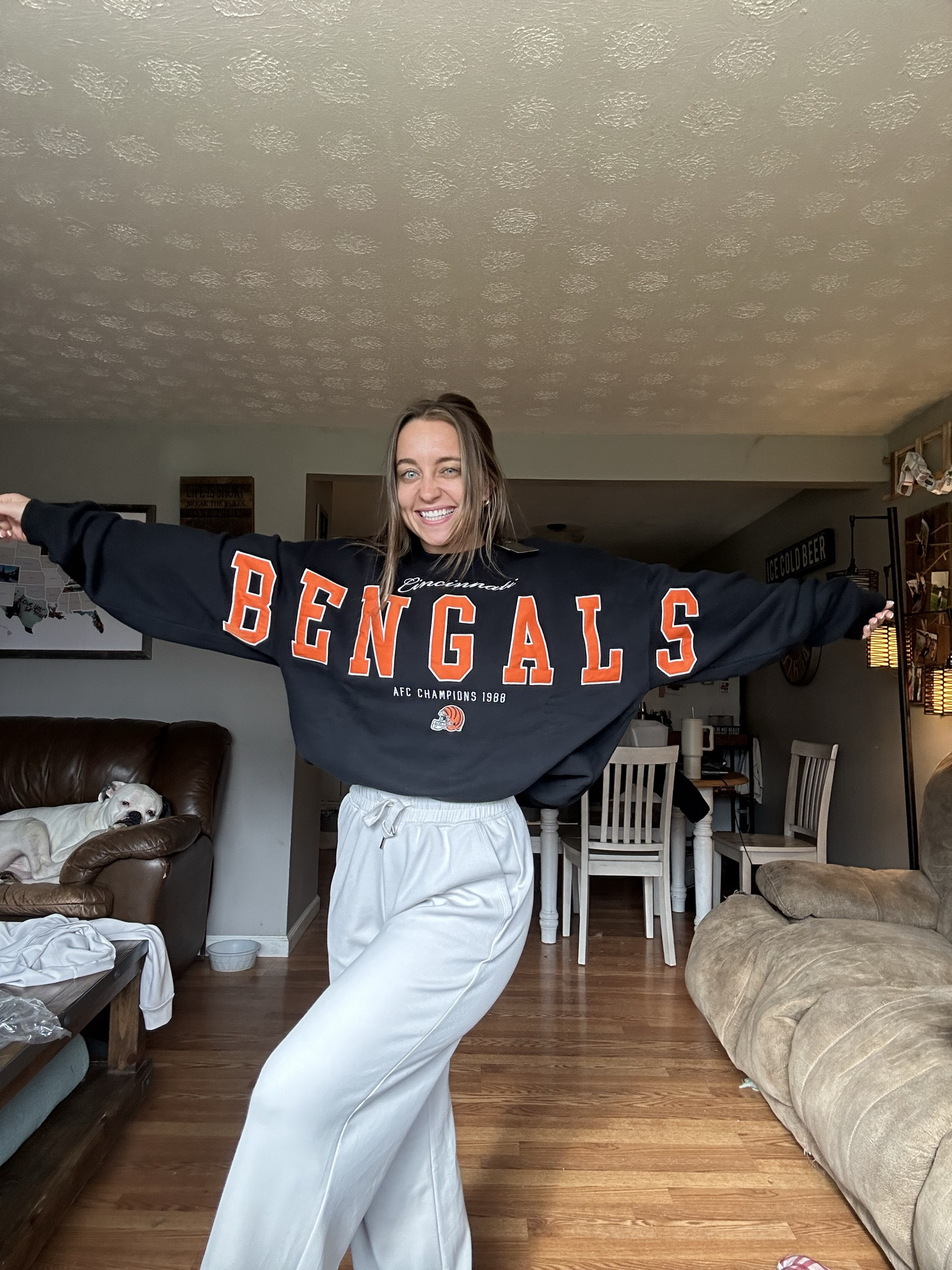 RUN TO ABERCROMBIE!! I am swooning over this new bengals crewneck I scored from the men’s section of Abercrombie. I got a size medium, am typically a women’s small for reference. I tucked this in a bit for a crop feel, but it’s the coziest cutest crewneck i probably own. No doubt this will sell out so get it while you can. They have a few other NFL teams as well. 

#whodey #cincinnati #ohio #baltimore #philedelphia #kansascity 

#LTKCyberWeek #LTKsalealert #LTKGiftGuide