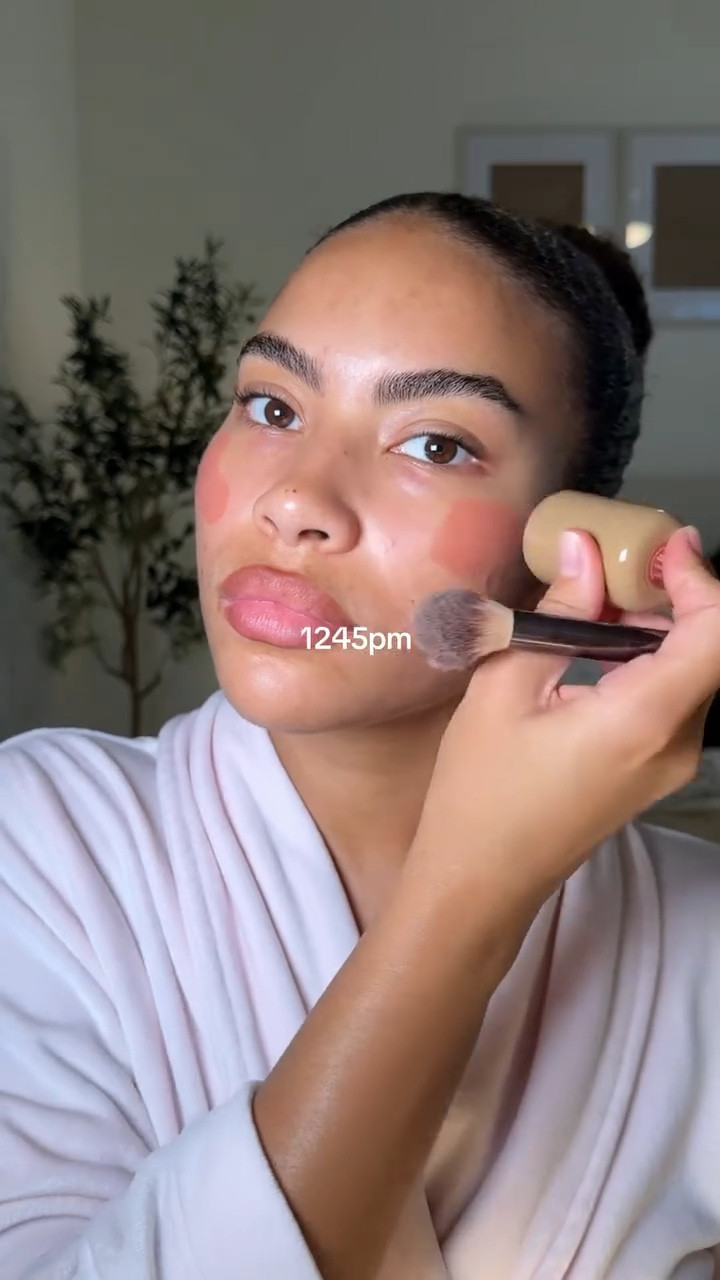 timestamped day in my life living in LA🎀⭐️ workout, café, hockey game⛸️

• @beingfrenshe room spray @caudalieus serum @aritzia workout clothes @apl sneakers @philzcoffee @kosas cleansers @jonesroadbeauty body wash + lip combo @garnierusa gel @dkny jacket @crownaffair brush @larocheposayusa moisturizer @rhode blush @hourglasscosmetics concealer @americaneagle glasses @miumiu fragrance @lakings @cryptocomarena @axsevents