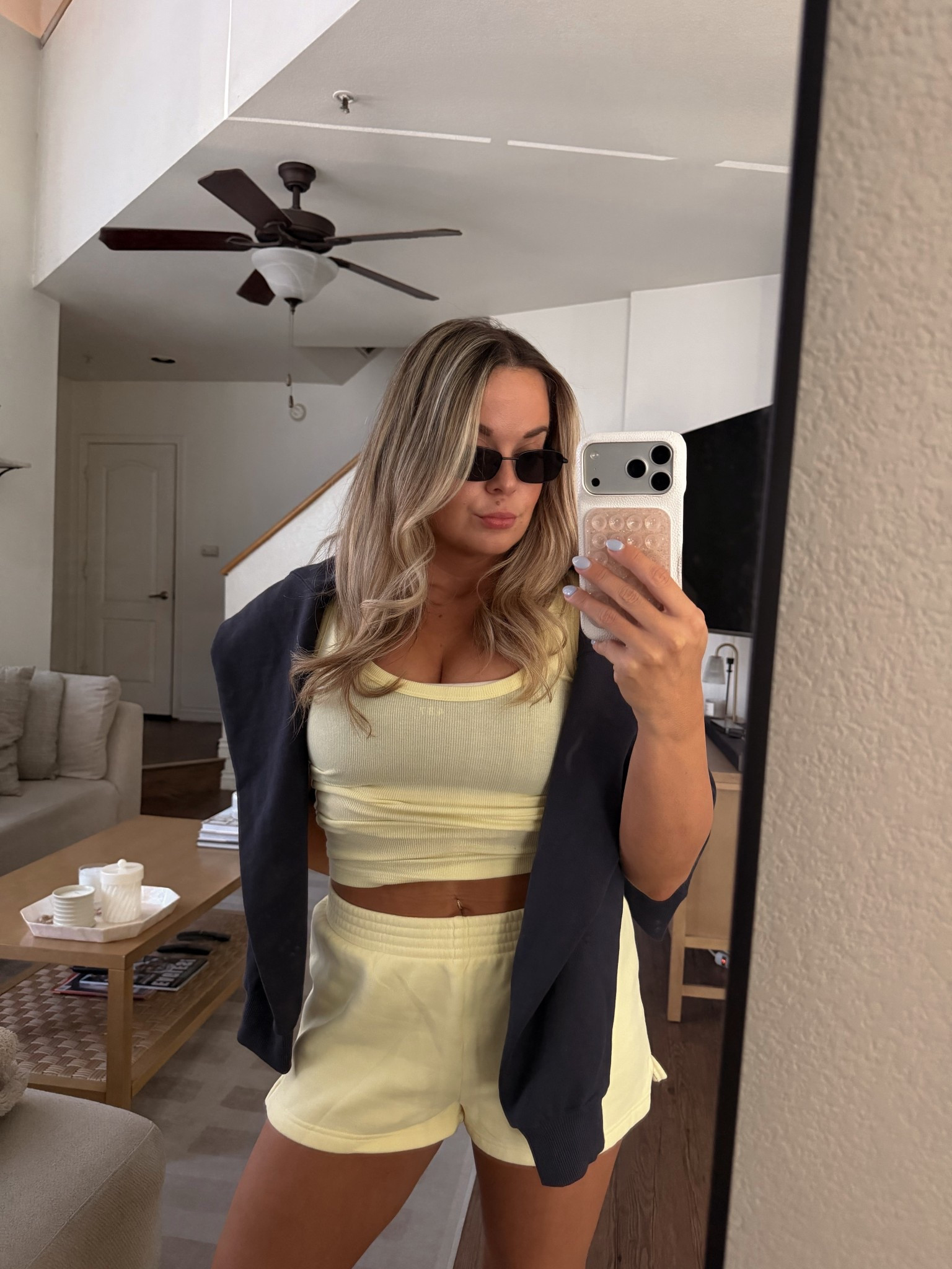 Aritzia lemonade
Aritzia yellow
Aritzia set
Parke 