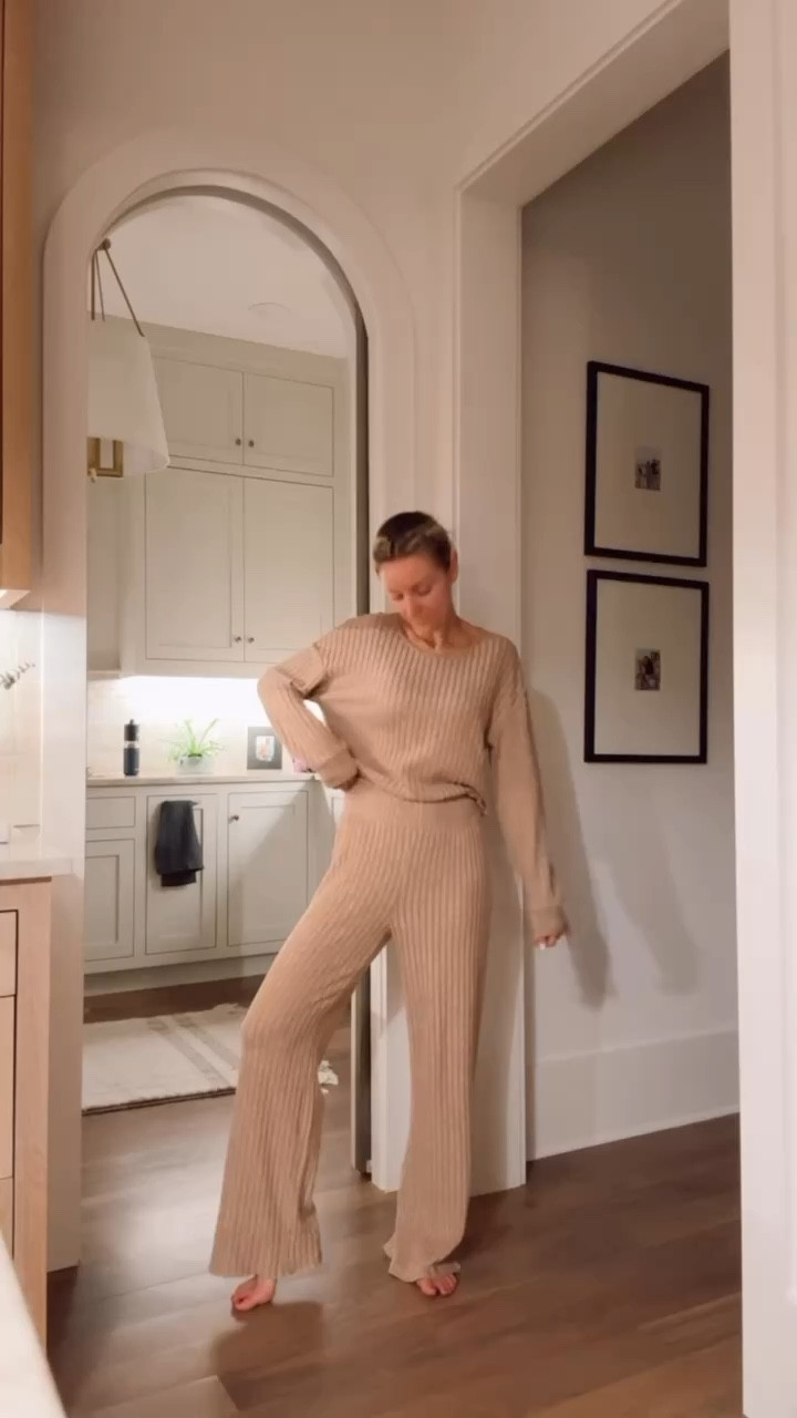 Love thy is matching set! The ribbed material is so soft! Wearing S 


Loverly grey, lounge set, pajama set, gift guide, gifts for her, cozy outfits

#LTKSeasonal #LTKStyleTip