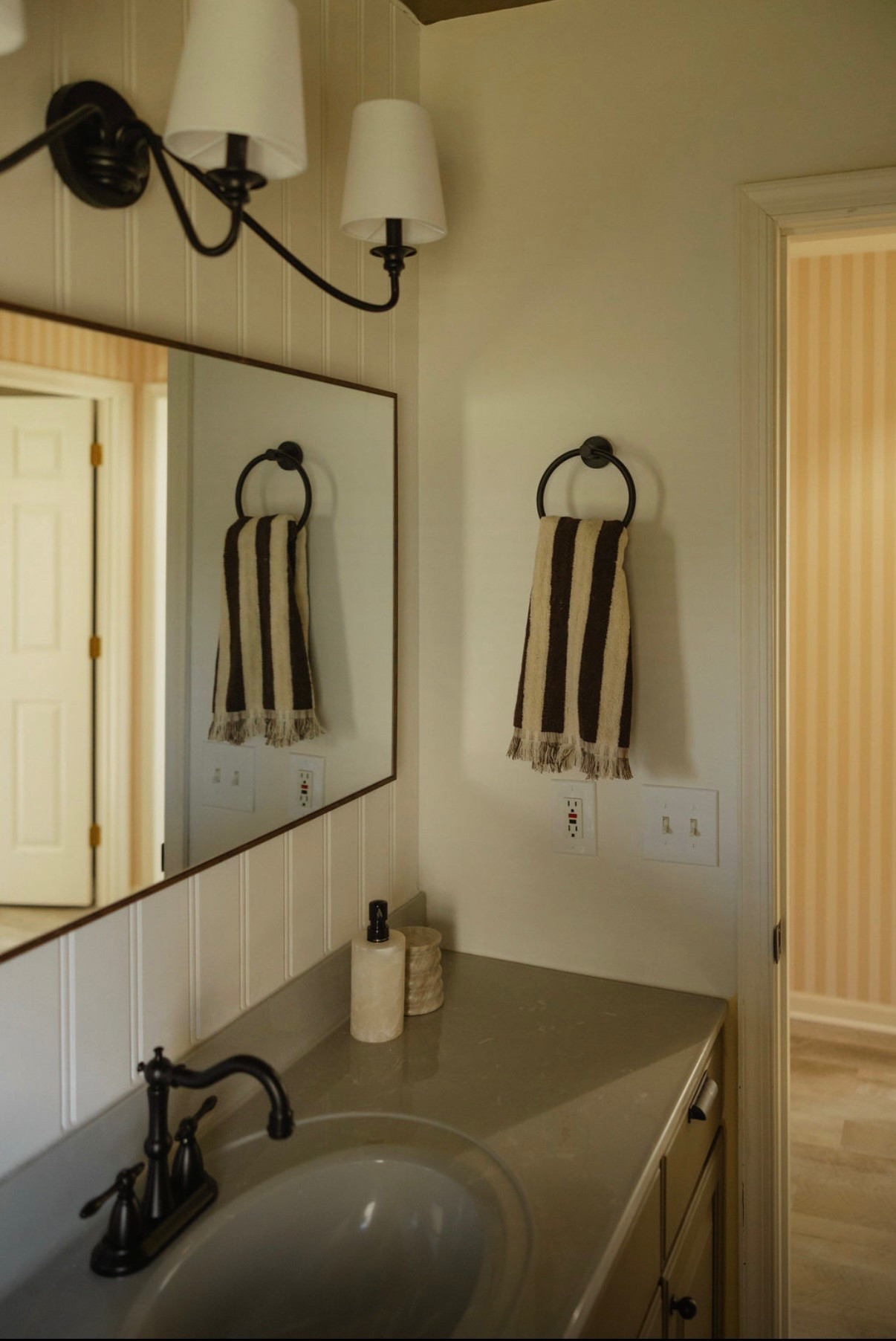 Bathroom | bathroom decor | bathroom lighting 