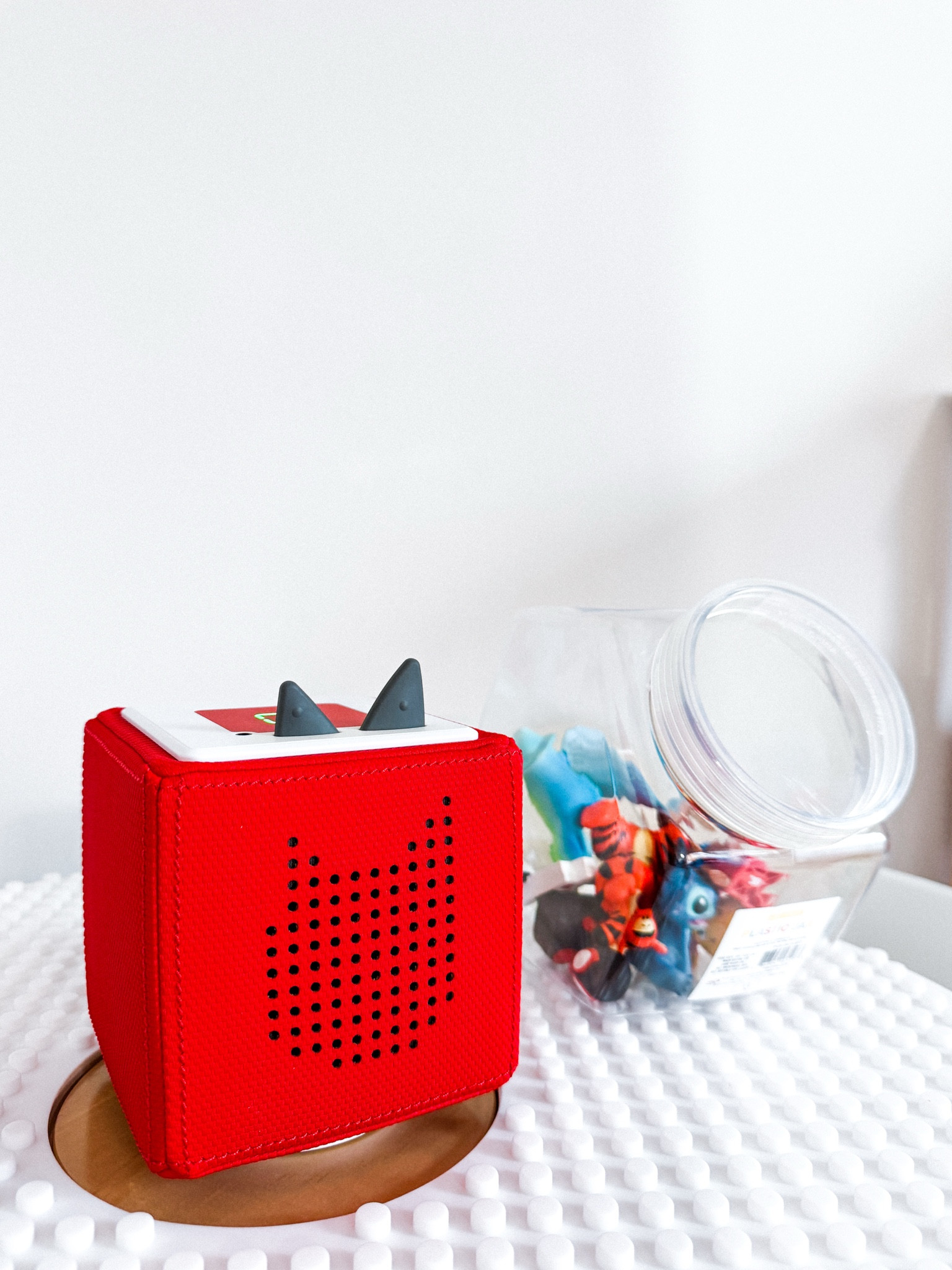 @tonies.us organization + haul 🎧🧺

just stocked up on new tonies for the boys’ Tonieboxes at @target yesterday bc they were BOGO 50% off 🔖 i found this cute little container in the dollar spot and immediately knew it would be PERFECT for organizing them! 

I got Miles the Miles Morales + Elsa tonies bc he’s been asking for both for months; and Jasper the Soul + Daniel the Tiger tonies. & the Tigger, Woody and Stitch tonies came with the Disney Red Toniebox bundle I got for Jasper! 

💬 which character would your kid love? lmk below :) 

comment “SHOP” and I’ll DM you everything in this video ⬇️ 
#screenfreekids #screenfreeactivities #screenfreeplay #toniebox #tonies #targetfinds #toyorganization #organizationhacks

#LTKKids #LTKVideo #LTKSaleAlert