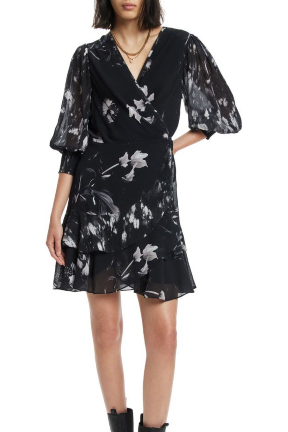 This dress is comfortable and effortless! Perfect for a meeting with your child’s teacher or lunch with the girls! I sized down on this one. It’s a wrap dress so it is very forgiving and adjustable. 

#LTKsalealert #LTKstyletip #LTKxNSale
