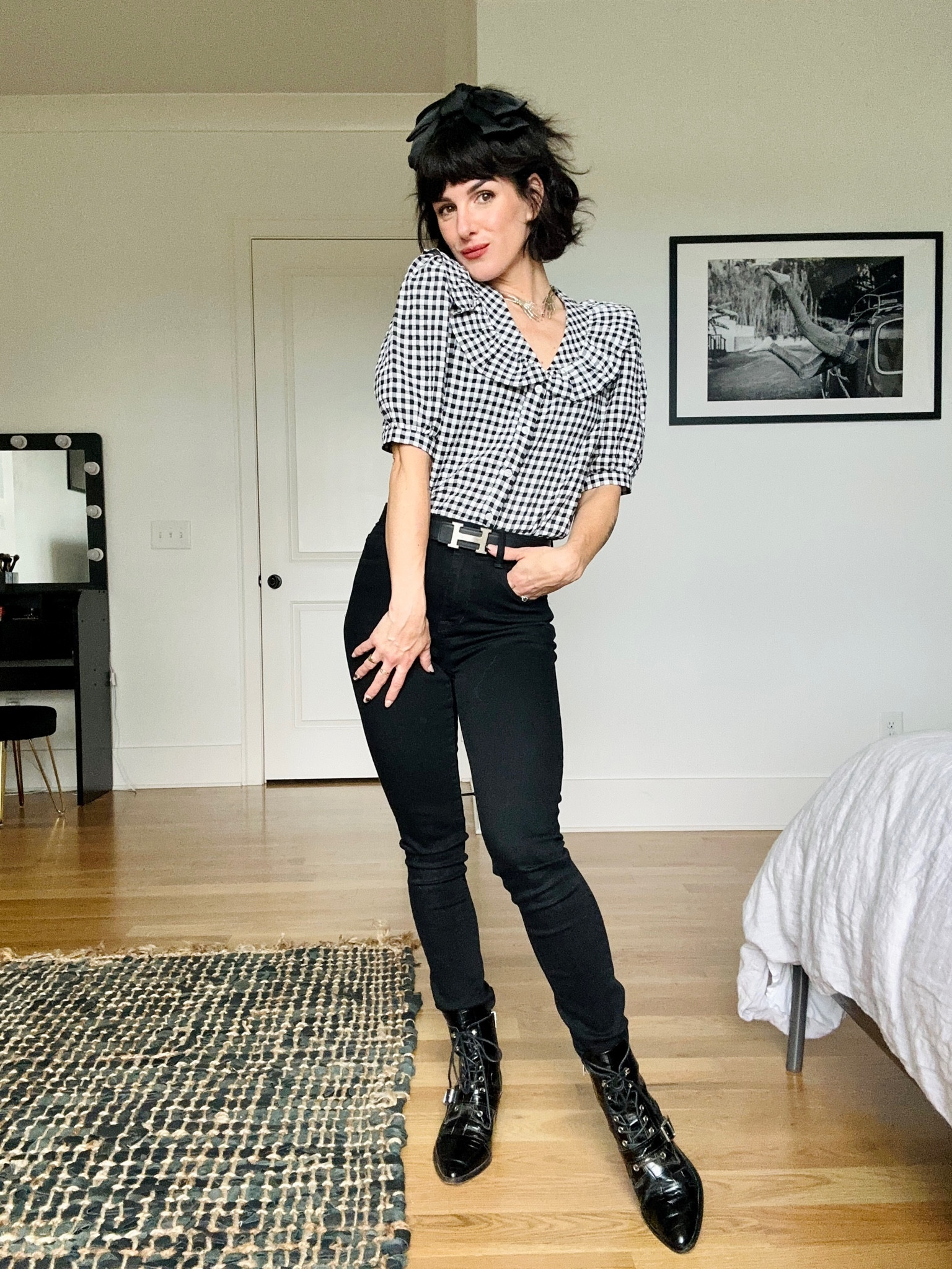 トップス BELPER GINGHAM BLOUSE (Black) Casual Gingham Print Round Neck Top Short Sleeve Black and