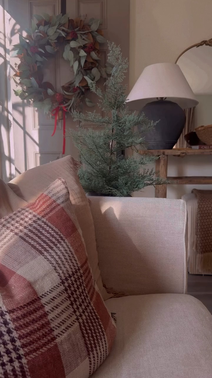 Sharing so many beautiful pieces from the @mcgeeandco collection they’re having their Black Friday sale going on right now. 

COMMENT: MCGEE to get links sent directly to your inbox 

⛔️⚠️FOLLOW sometimes links will not automatically send ⚠️⛔️

#mcgeeandco #studiomcgee #magnolia #hearthandhand #targetsyle #target