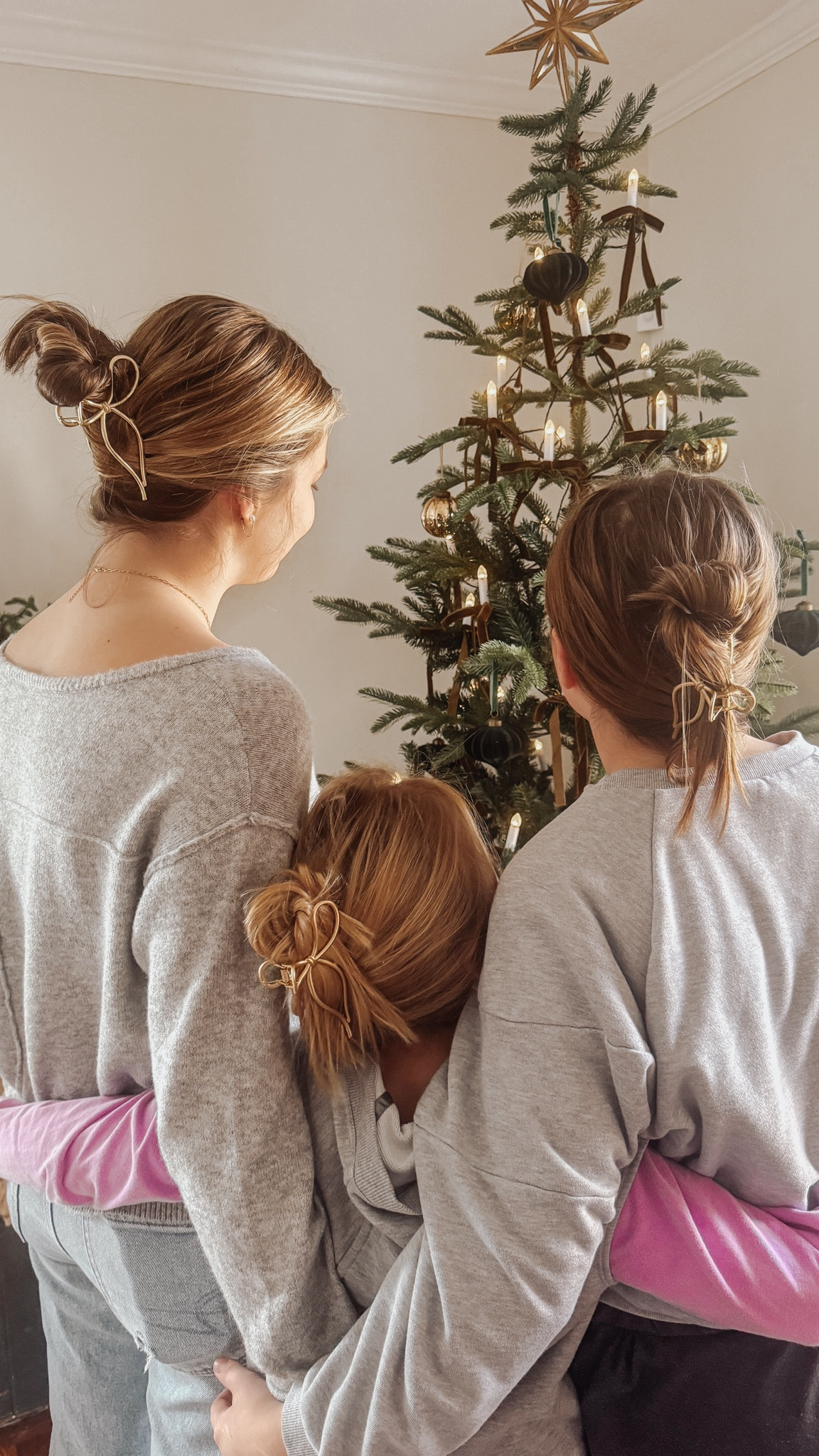 Mittens - our elf - arrived this morning & brought the girls their Christmas pajamas & these fun gold bow claw clips 🎀🎀🎀 currently on sale at Target ✨

#LTKHoliday #LTKBeauty #LTKCyberWeek