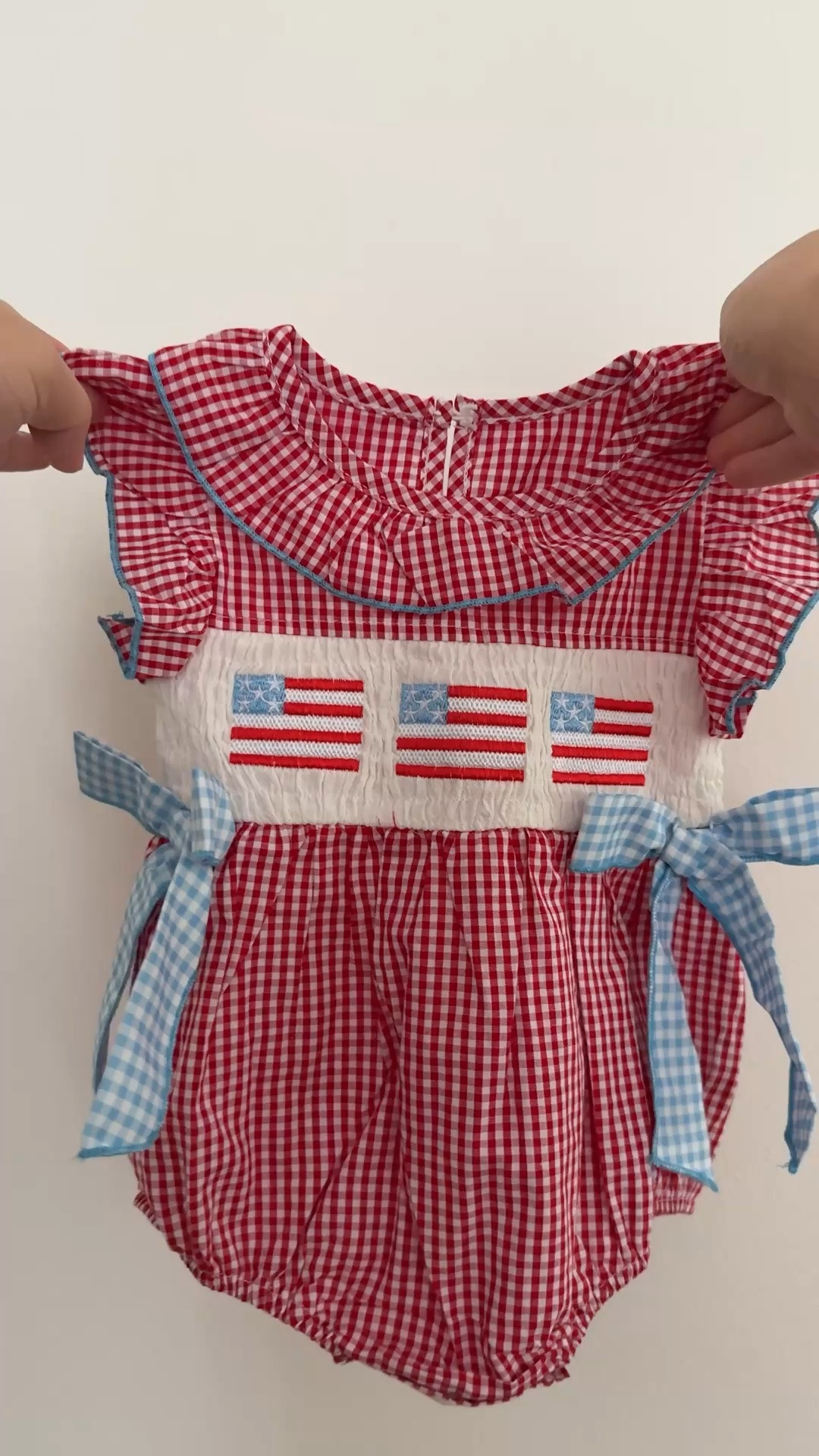 Get your little one holiday-ready with this adorable 4th of July baby girl romper! 🇺🇸✨

I’m loving this American flag ruffle sleeve bodysuit—it’s soft, comfy for newborns, and perfect for all the summer celebrations like BBQs, parades, and family photos. The little ruffle details make it extra sweet while still being festive and simple.