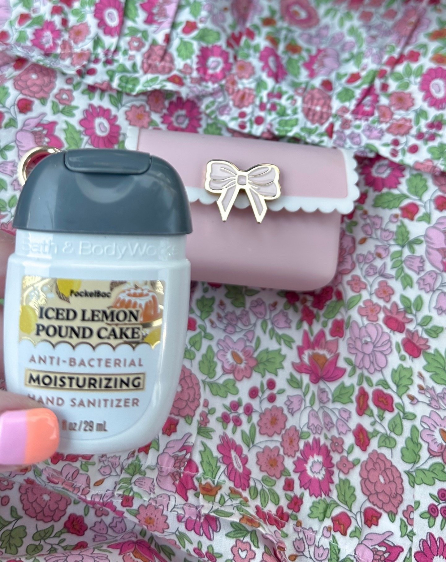 Just saw that my absolute favorite Iced Lemon Pound Cake Hand Sanitizer is back at Bath & Body Works!!! As is my Pink Scallop Bow Snap Case 

Gotta have clean hands when snacking on the go 

#LTKSeasonal #LTKActive #LTKTravel