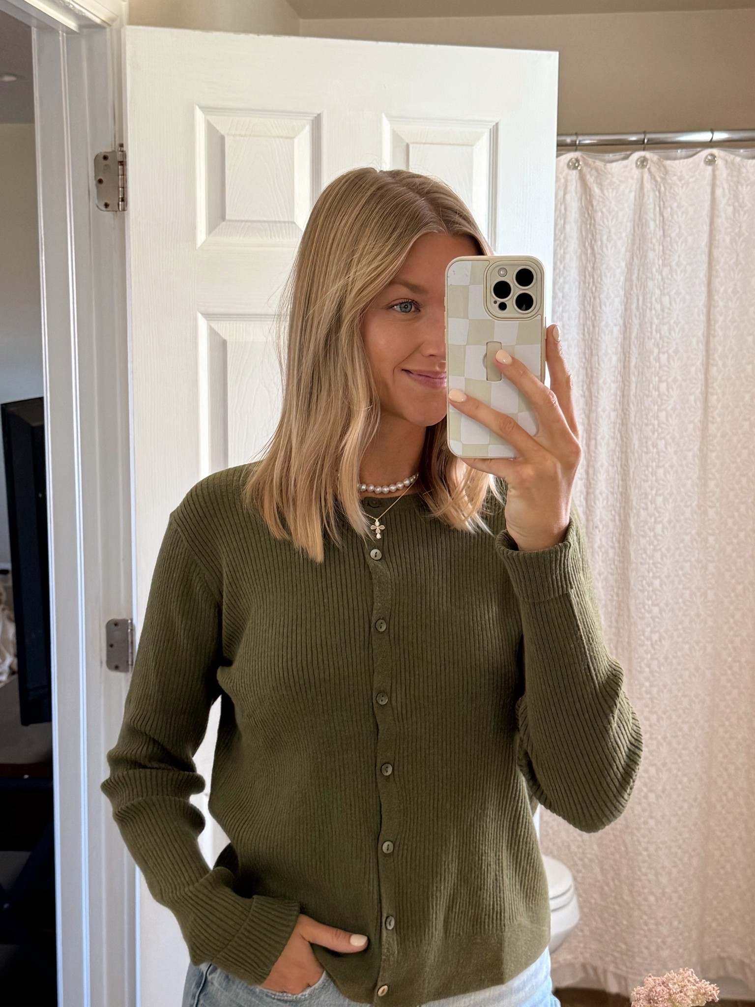 This sweater is so cute and so soft! Also lovingggg this color 😍 sized up one to be a little more loose 