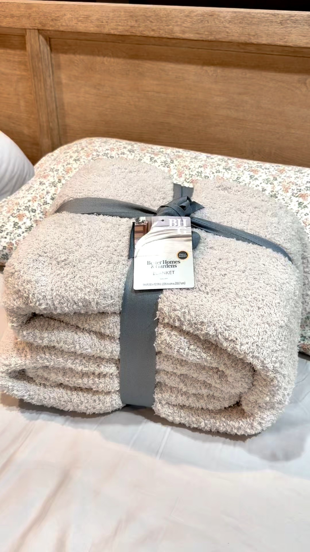 😍 OMG y’all! The stock photo on this one doesn’t do it justice! This bed blanket gives Barefoot Dreams vibes on a Walmart budget! This is the full/queen size and I went back for King because all sizes are down to $20!

#LTKselfcare #LTKHome #LTKSaleAlert