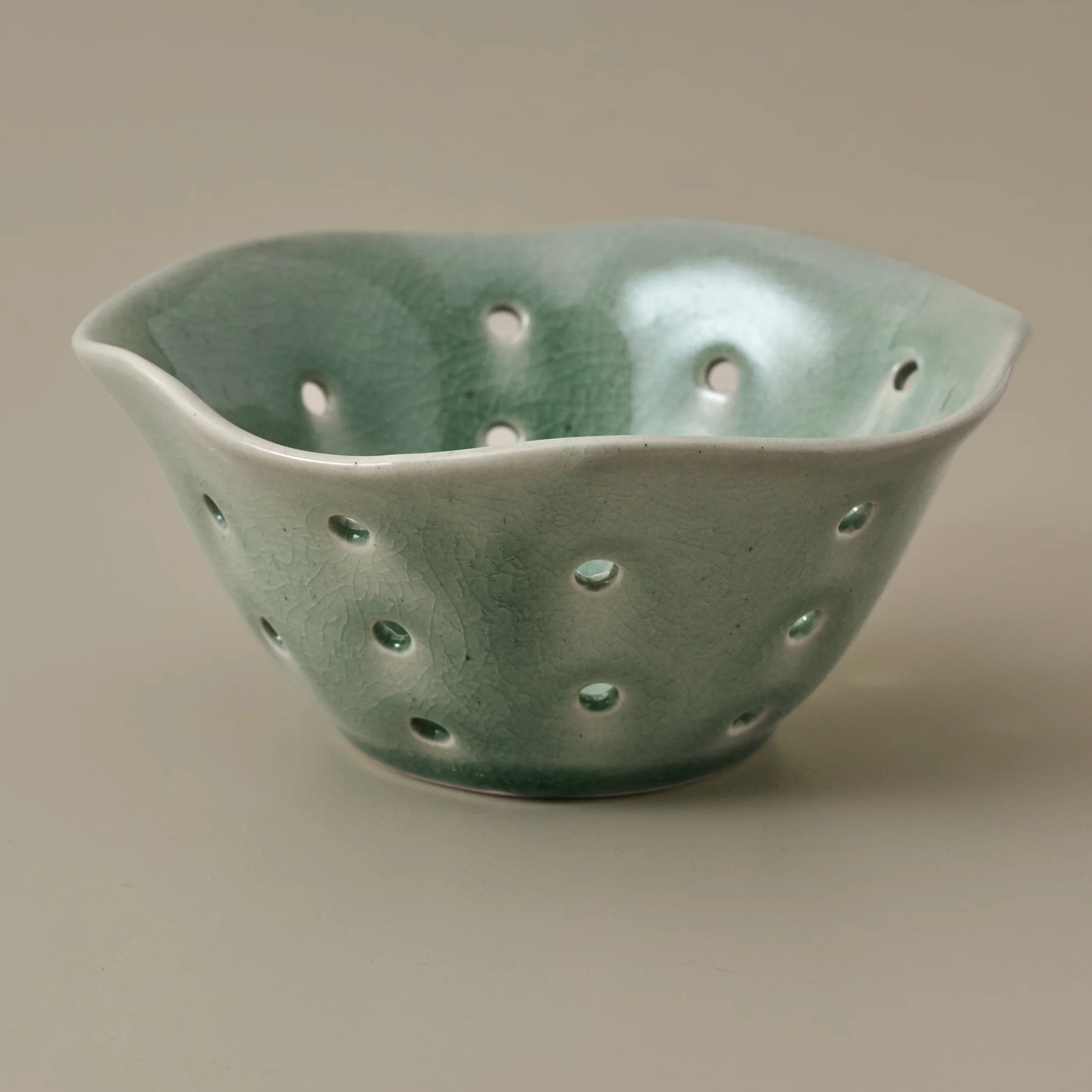 Ceramic Berry Bowl | Magnolia