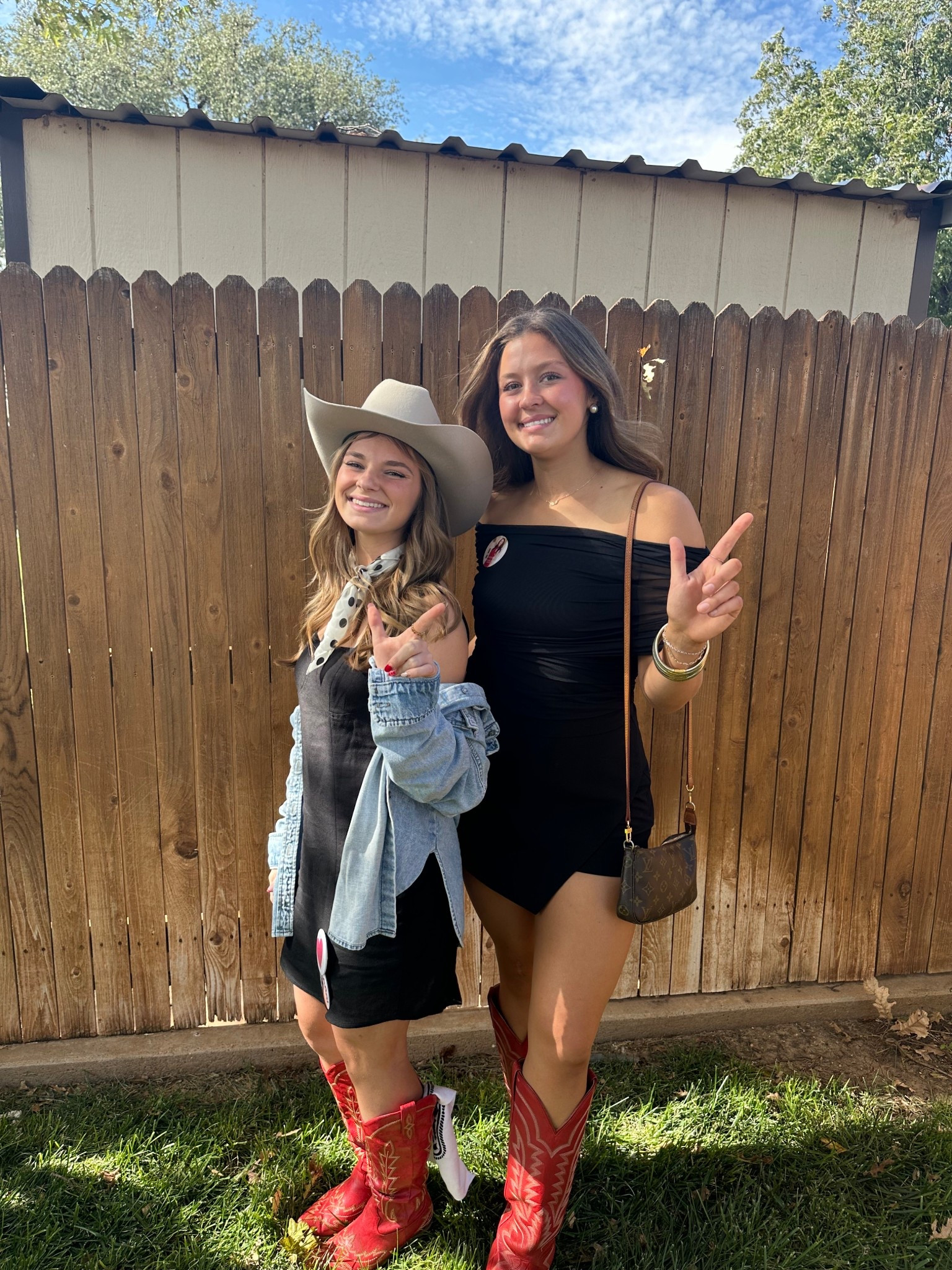 GAMEDAY ❤️🖤
wreck em forever!!
medium in the top
size 8 in the skort 

#LTKootd