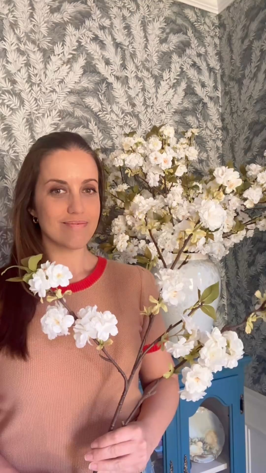 Styling faux stems like a designer 🌸✨ 

It’s all in the details and the stems you choose. I'm loving these white cherry blossoms from @alicelanehome (they also come in pink!). I've used 12 in this arrangement with the medium opal shell jar.

🏷️ Shop everything here: 

👩🏼‍💻 Use code ALLISON20 for 20% off regular priced items

📌 Save this for your next styling moment! 

#AliceLanePartner #AliceLaneHome #springrefresh #springdecor #cherryblossoms #stylingtips #interiordesign 

