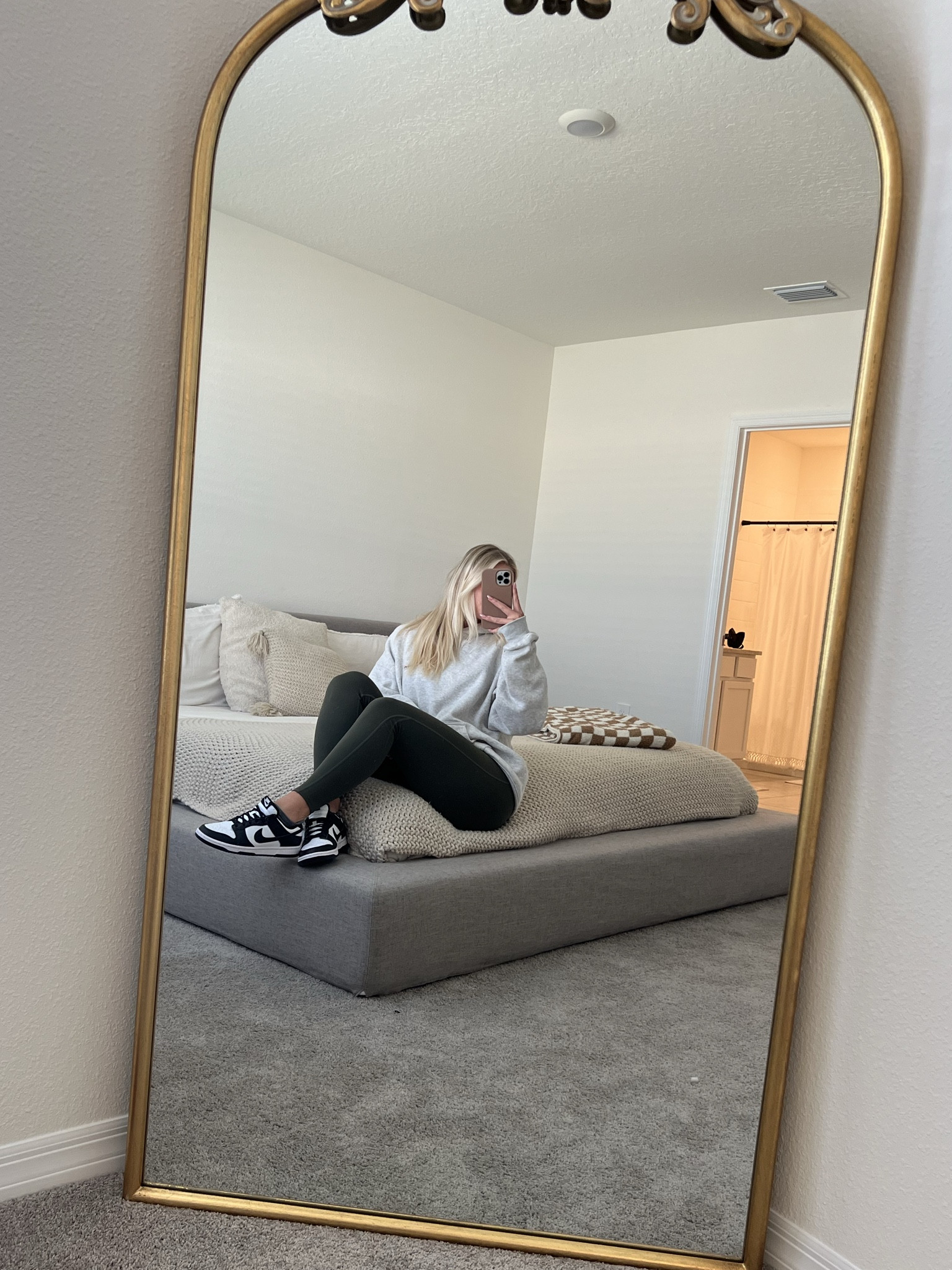 tomboy outfit 😆 the softest sweatshirt thoooo😍😍