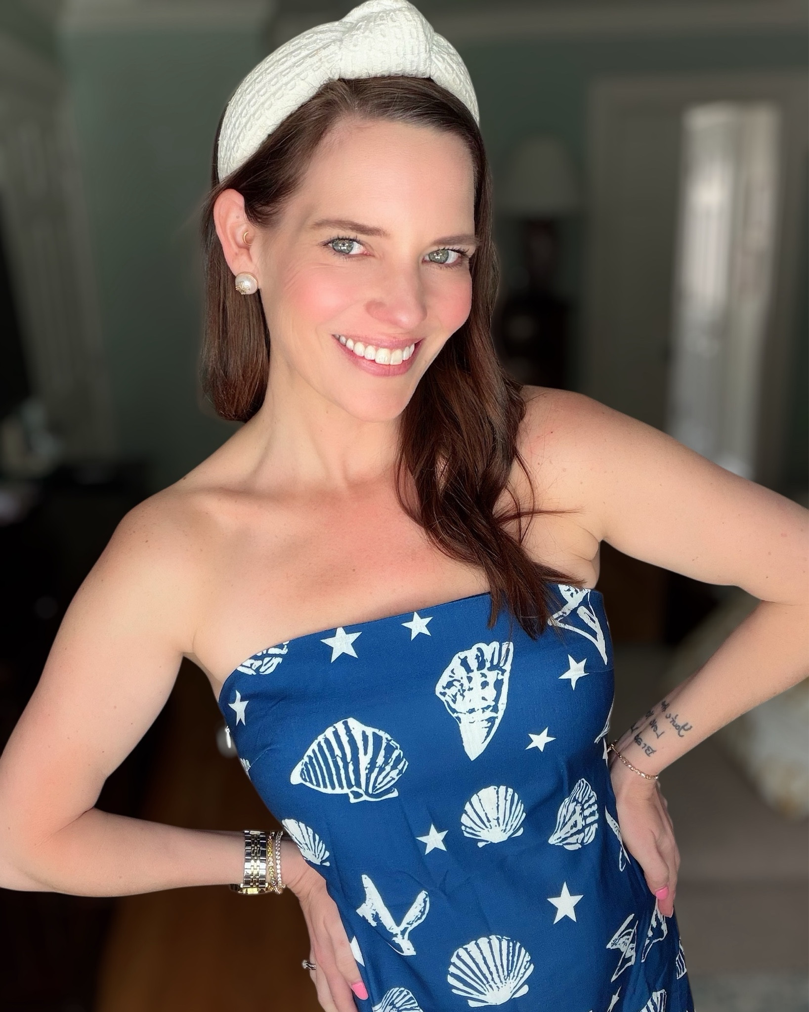 Coastal Strapless Mini Dress Outfit 🐚💙


The cutest coastal summer look 🐚💙 This strapless shell print mini dress is lightweight, flattering, and perfect for beach days, vacation dinners, or a fun night out ✨ Styled it with espadrille wedges, a woven beach tote, and classic pearl + gold accessories for an easy, elevated look

Such a chic yet effortless mom outfit for summer—perfect for date nights, vacations, or running errands by the beach 🌊

coastal outfit, beach vacation outfit, strapless mini dress, summer date night outfit, resort wear, mom outfit summer, beach dress outfit, blue and white outfit, coastal grandmother style, vacation outfits, woven tote bag, espadrille wedges, summer fashion finds

#LTKSeasonal #LTKOver40 #LTKPetite

#LTKootd #LTKPetite #LTKOver40