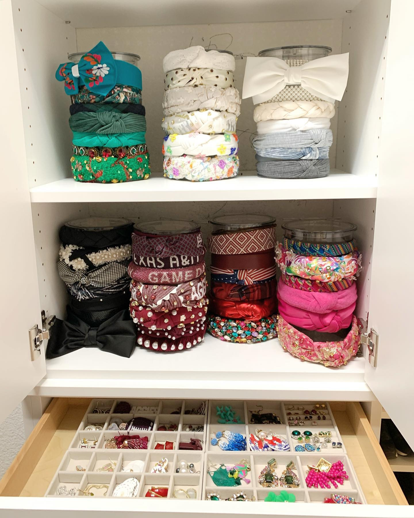 ✨Accessory station ✨

Because headbands and earrings need a designated home, too!

Also, I love these headband holders and jewelry trays!
.
.
.
#homeorganizationideas #homeorganizingtips #headbandorganizer #closetorganizing #everythinginitsplace #organizationhacks #neatandtidy #jewelryorganizer #organizinghacks #storagesolution #homestorage #homesolutions #organizingideas #organizedmom #organizedliving #organizers #jewelryorganization #organizationideas #stayorganized #organizeyourlife #homeorganizing #organizingtips #clutterfree #headbands #closetgoals #momhacks #organizedhome #homeorganization #organization

#LTKBeauty #LTKHome #LTKStyleTip