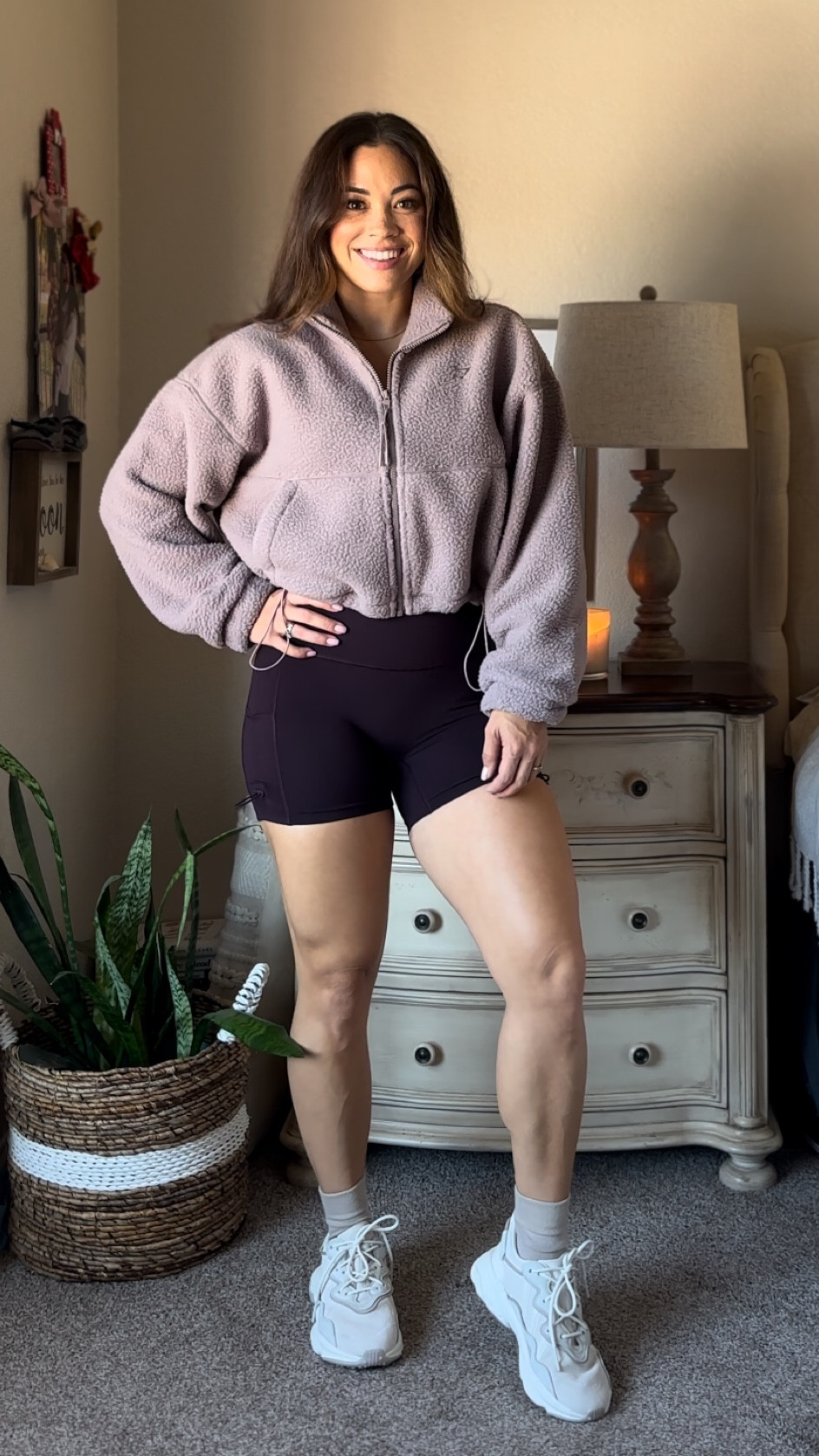 Loving this mauve color way Gymshark put out! This is a medium in the jacket- a size up for me. I like the extra room!