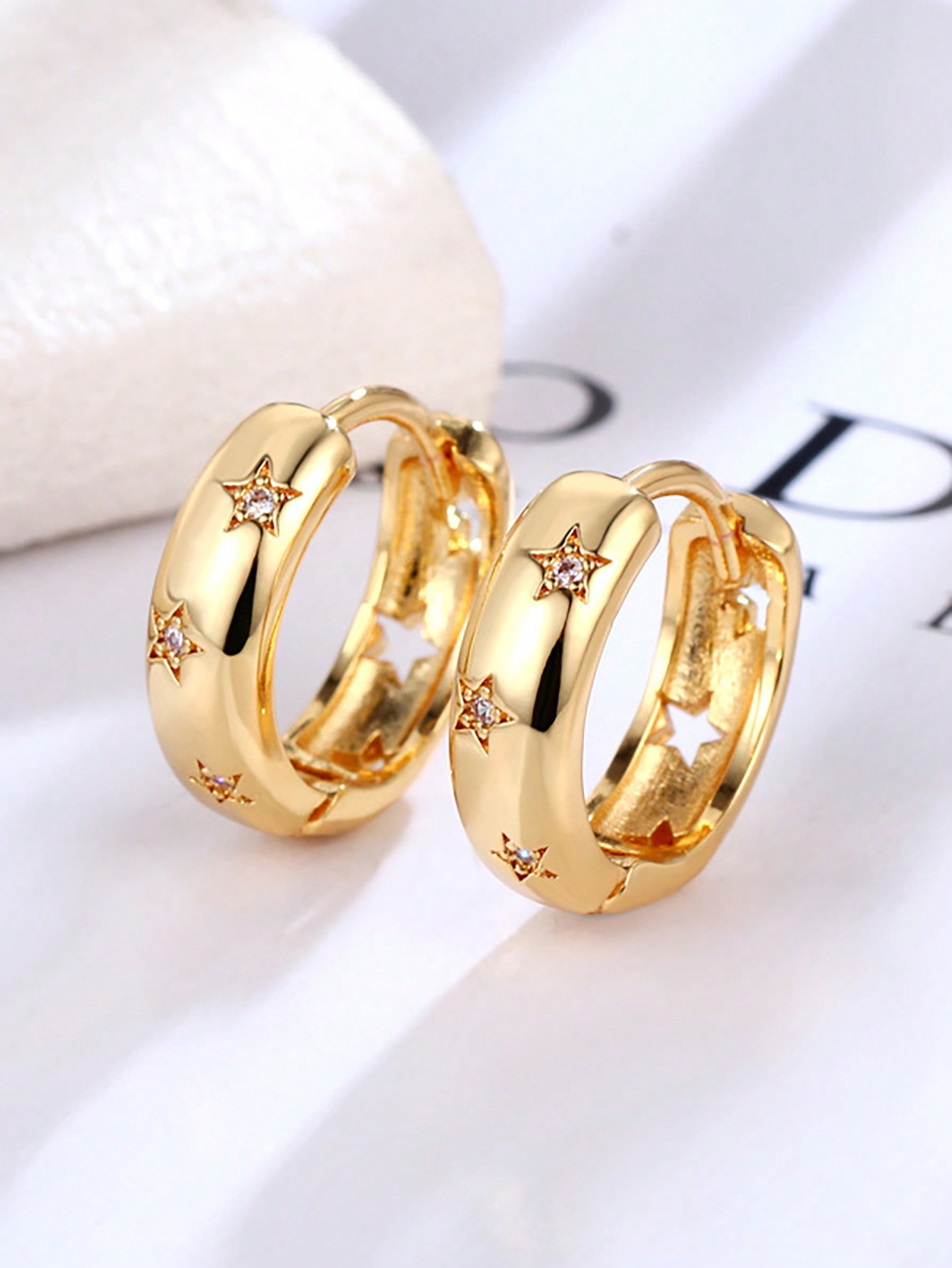 1pair European & American Style Hollow Out Design Star Shaped Minimalist Earrings, Gift, Gold-Col... | SHEIN