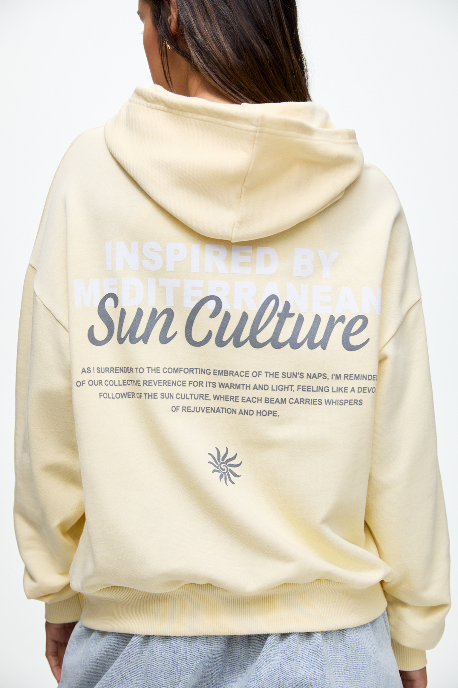 Hoodie mit Kapuze und Sonnen-Stickerei | PULL and BEAR DE