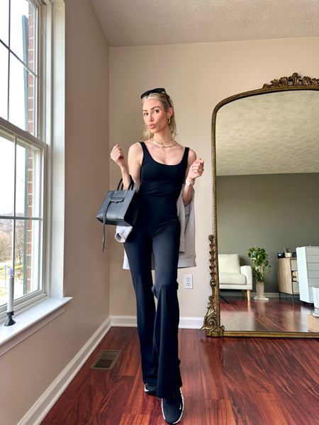 Flare yoga jumpsuit with body on seamless look. Size small 









Jumpsuit
Spring style
Summer style
Pilates
Yoga 

#LTKstyletip #LTKfindsunder50 #LTKActive