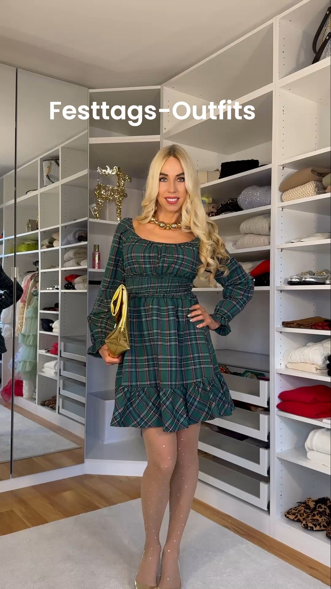 Festtags-Outfits grün Größe S / XS

Festlicher Holiday Look in Grün kariert.
Ich trage ein kurzes goldenes Kleid – super trendy und perfekt für die Christmas-Feiertage.
Dazu kombiniere ich eine Glitzerstrumpfhose und eine schwarze oder goldene Tasche.

#kleid #abendkleid
#GoldDress #HolidayLook #ChristmasOutfit #FestlicherLook



Folge meinem LTK @Jane_Uhlig in der @shop.LTK App, um diesen Post zu sehen und meinen exklusiven App-Content zu entdecken!

#liketkit #LTKfestive #LTKdeutschland #LTKkleider
@shop.ltk
https://liketk.it/5ErWv

#LTKfestive #LTKkleider #LTKdeutschland