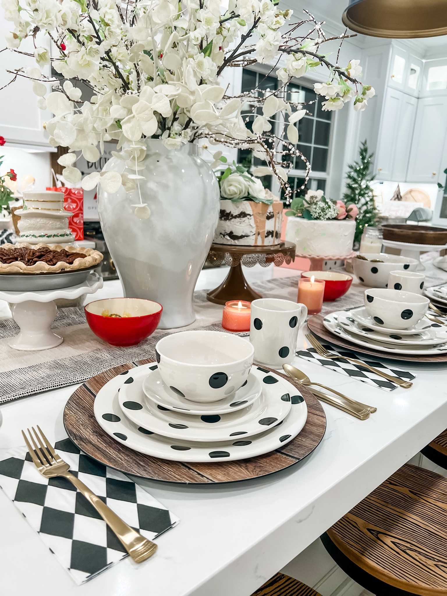 Kate Spade Deco Dot dinnerware by Lenox is a sure treat in the holiday kitchen. Stylish and adorable —it goes with everything 

#LTKhome #LTKFind #LTKstyletip