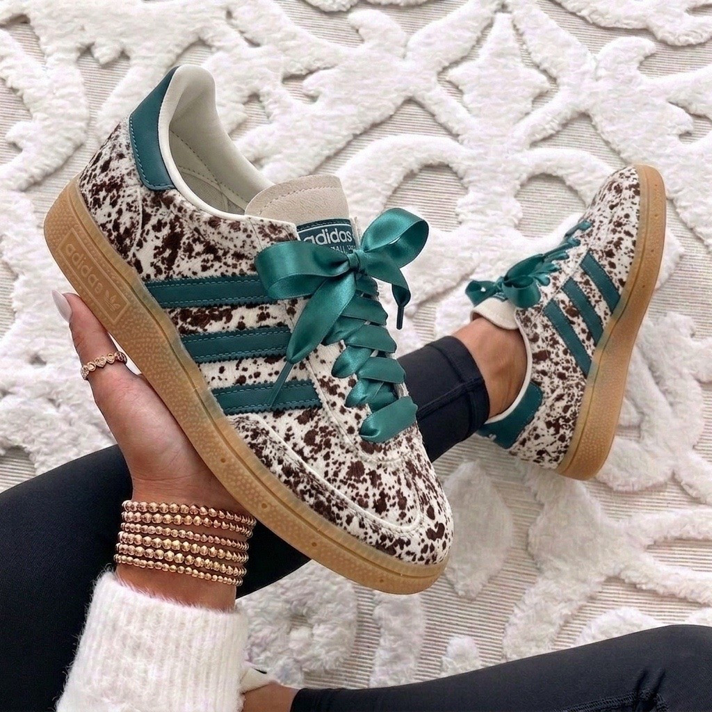 THESE ARE THE KIND OF SNEAKERS THAT MAKE PEOPLE STOP AND ASK WHERE YOU GOT THEM 🤎🐴 They fit true to size, are surprisingly comfortable for all day wear, and the pony print makes them feel like a limited edition find you’ll reach for on repeat.
