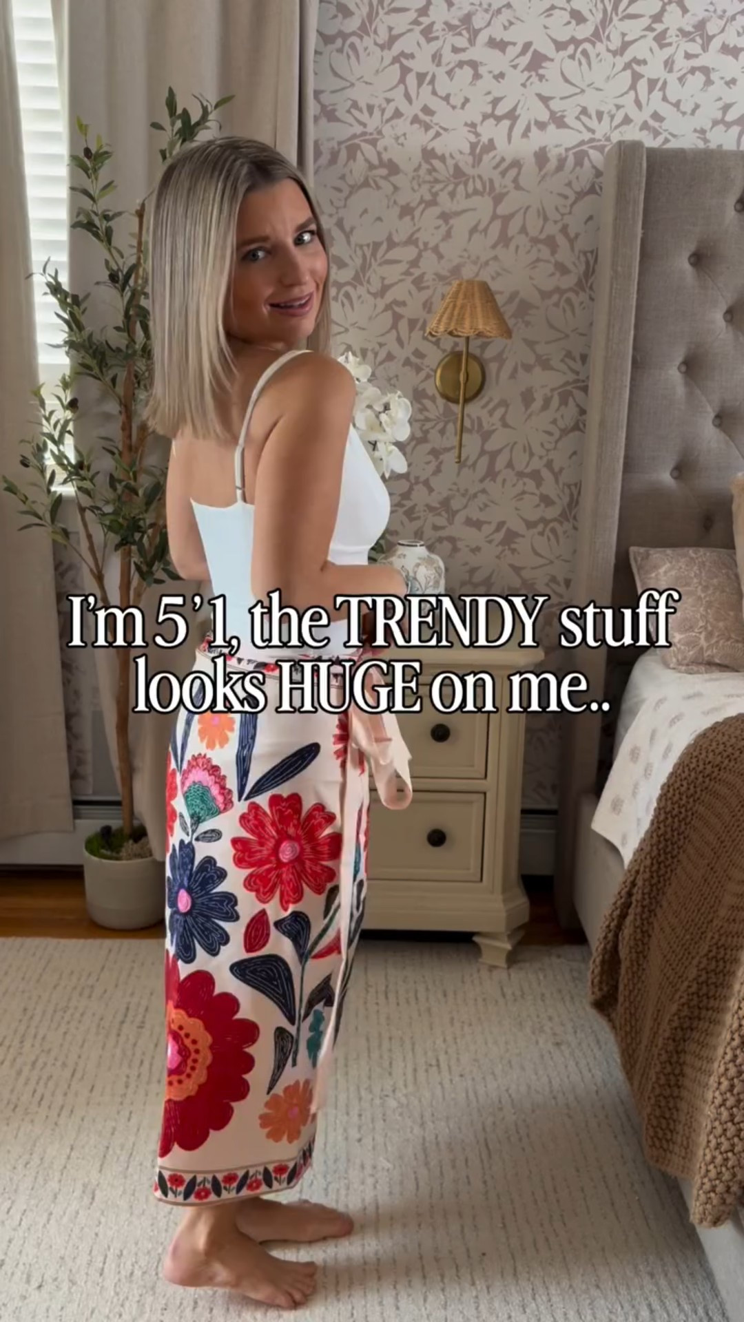 Loving this viral skirt// the colors match literally everything perfectly! ☀️ ❤️ 

Comment PETITE for a 🔗 

#petitestyle #petitetips #styling #springstyle #grwm outfitinspo whattowear petitehacks skirt trendy floral spring prespring