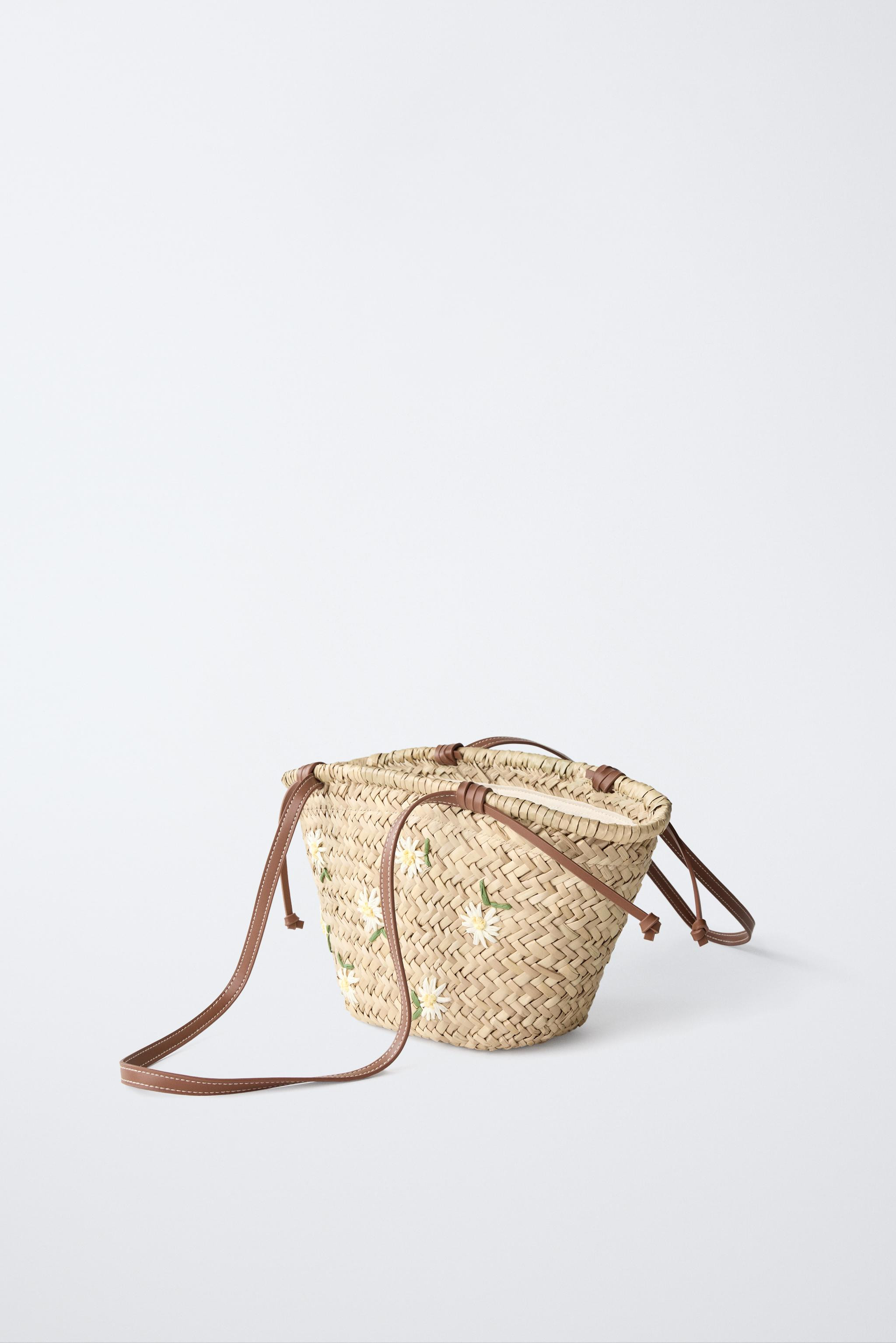 Raffia-effect basket bag with embroidered daisy detail. Drawstring closure. Shoulder strap.Height... | Zara UK