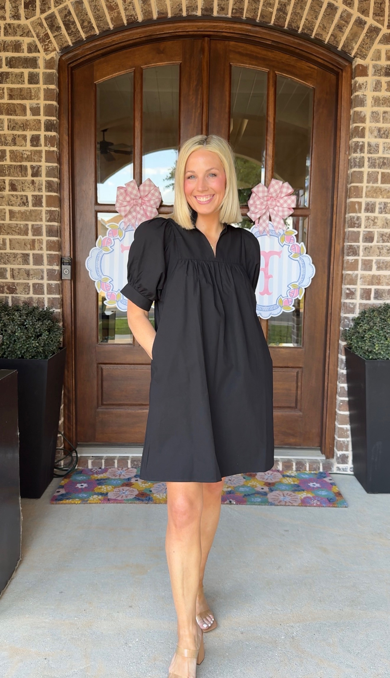 Cute little work-to-weekend Amazon dress!! Wearing size small 

 