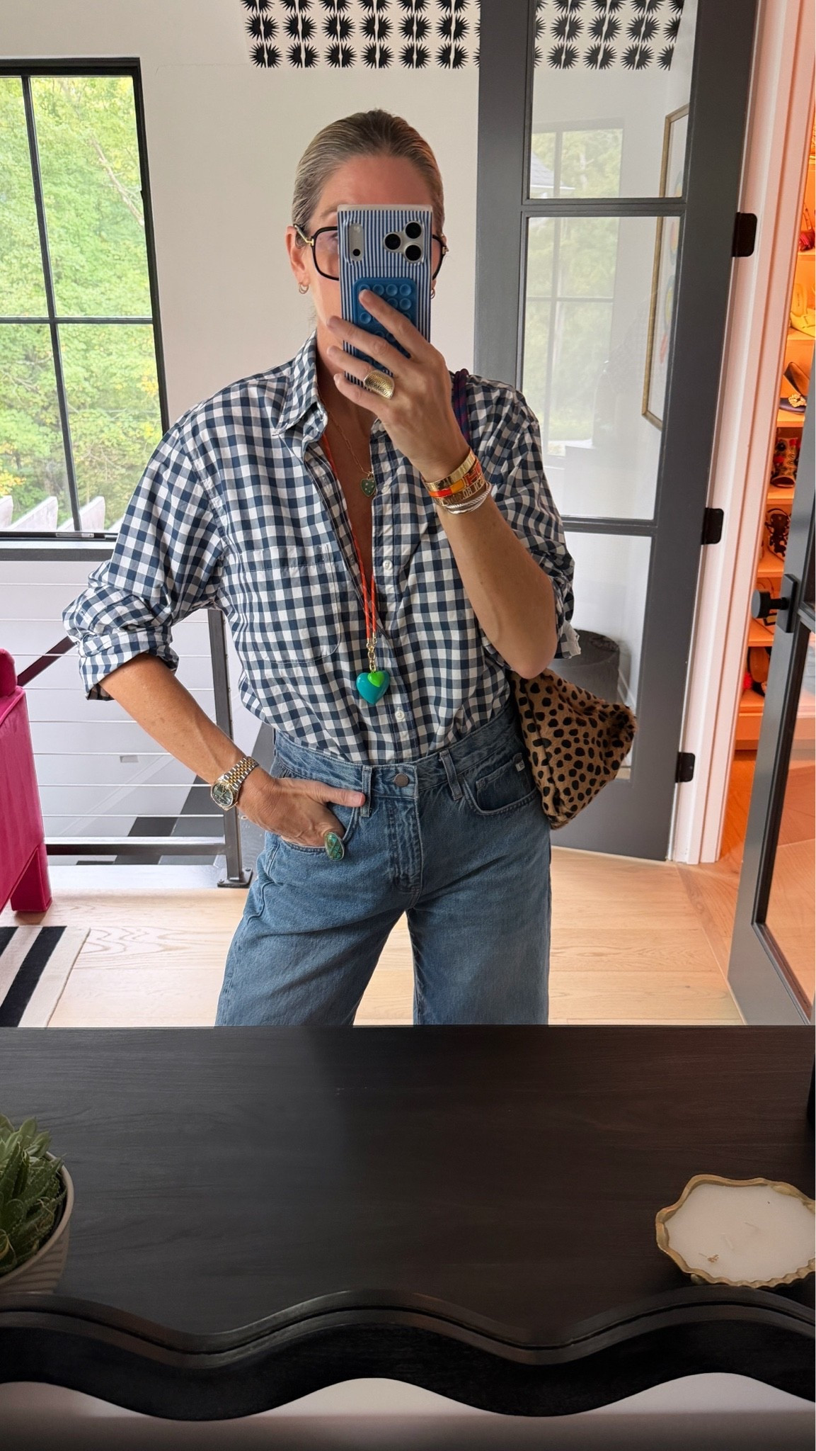 Hair Day 💇‍♀️✨
Wearing Johnny’s shirt and my current fave jeans